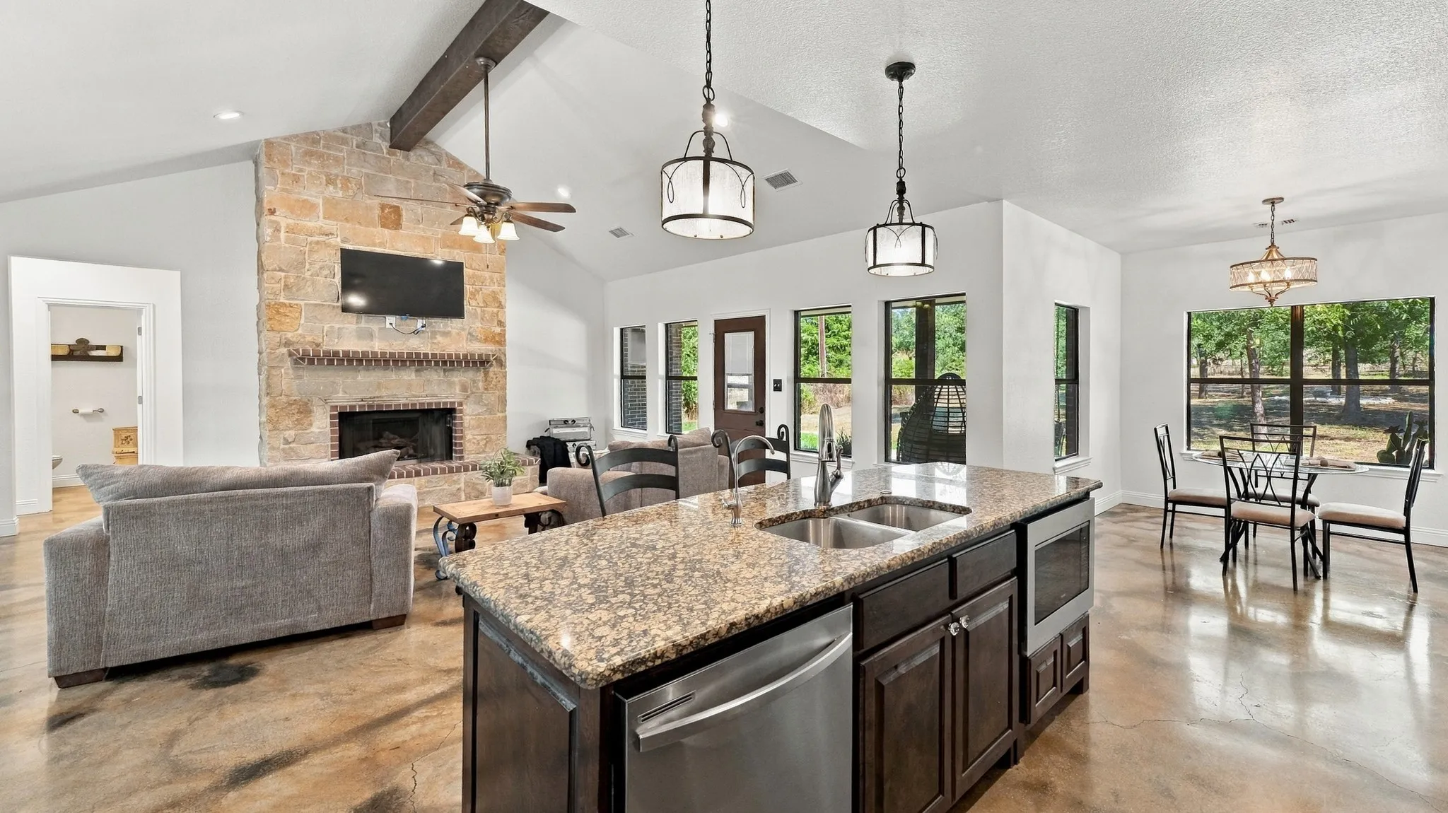 Single Family Residence For Sale in Wise County , 1389 County Road 3591, Paradise, Texas 76073, 4 Bedroom, 3 Bathroom, 1 Garage spaces, 2,507 Sqft, built in 2017, mls#21404392, Real Estate Agent in Paradise, Homes For Sale in Wise county, Homes For Sale in Paradise, Realtor in Paradise Texas, Real Estate Brokerage Independent Realty Texas, Luminita Cordes Realtor