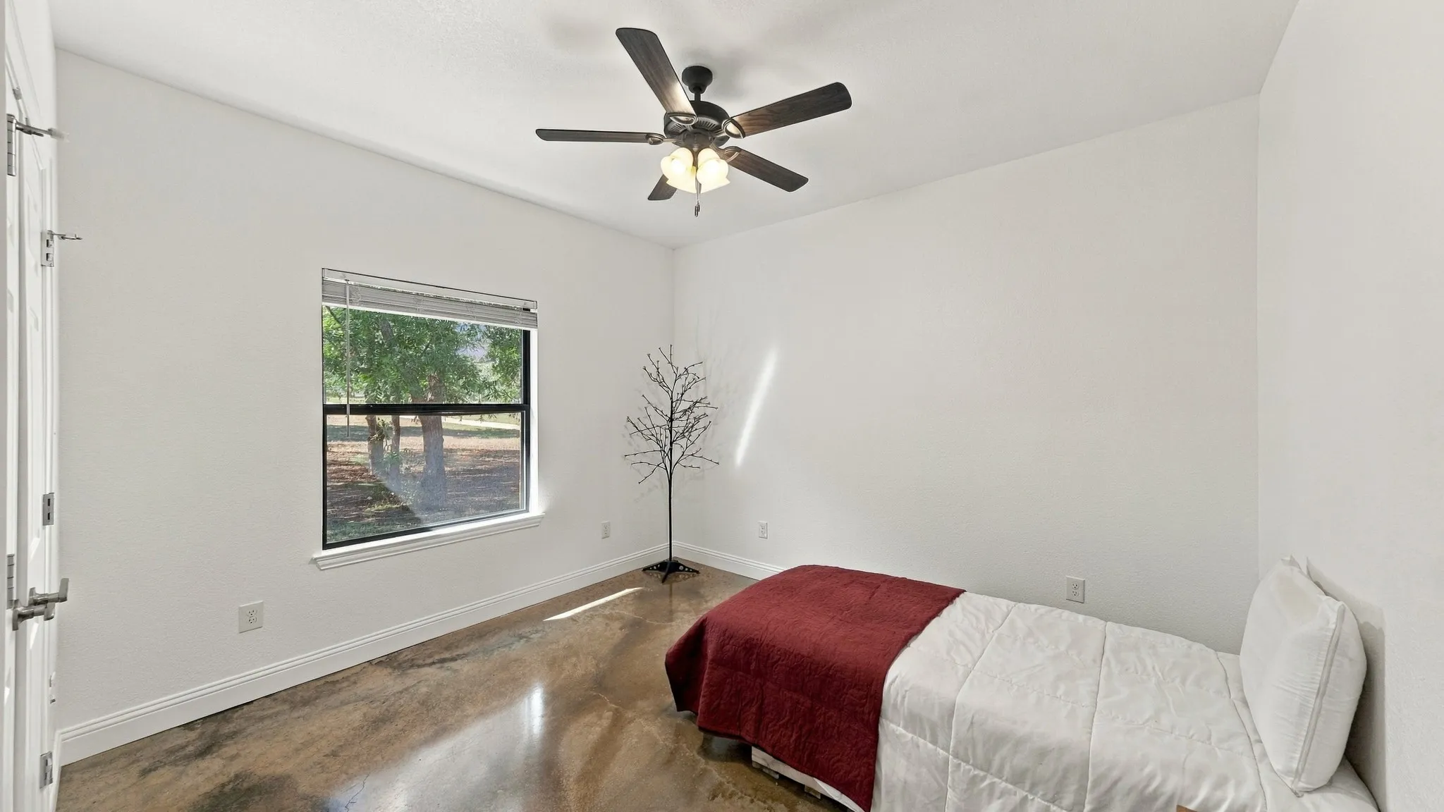 Single Family Residence For Sale in Wise County , 1389 County Road 3591, Paradise, Texas 76073, 4 Bedroom, 3 Bathroom, 1 Garage spaces, 2,507 Sqft, built in 2017, mls#21404392, Real Estate Agent in Paradise, Homes For Sale in Wise county, Homes For Sale in Paradise, Realtor in Paradise Texas, Real Estate Brokerage Independent Realty Texas, Luminita Cordes Realtor