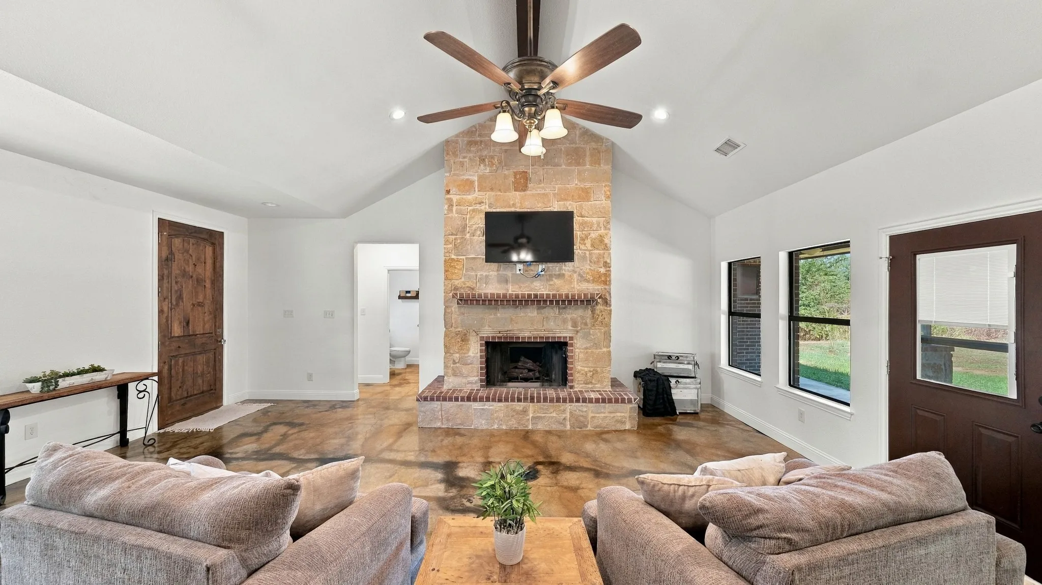 Single Family Residence For Sale in Wise County , 1389 County Road 3591, Paradise, Texas 76073, 4 Bedroom, 3 Bathroom, 1 Garage spaces, 2,507 Sqft, built in 2017, mls#21404392, Real Estate Agent in Paradise, Homes For Sale in Wise county, Homes For Sale in Paradise, Realtor in Paradise Texas, Real Estate Brokerage Independent Realty Texas, Luminita Cordes Realtor