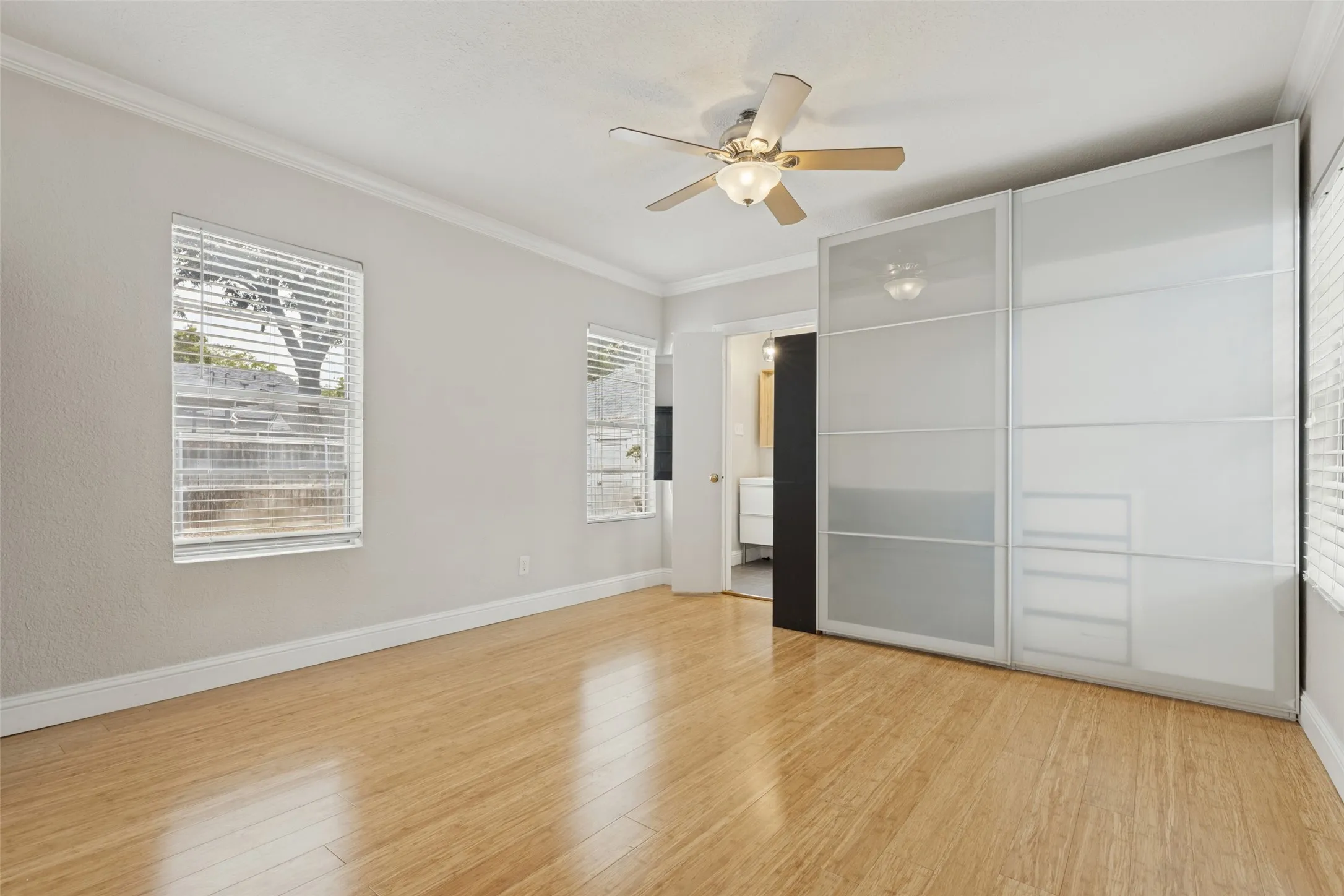Single Family Residence For Rent in Dallas County , 8714 Forest Hills Boulevard, Dallas, Texas 75218, 3 Bedroom, 2 Bathroom, 1 Garage spaces, 1,244 Sqft, built in 1940, mls#21405310, Real Estate Agent in Dallas, Homes For Rent in Dallas county, Homes For Rent in Dallas, Realtor in Dallas Texas, Real Estate Brokerage Independent Realty Texas, Luminita Cordes Realtor