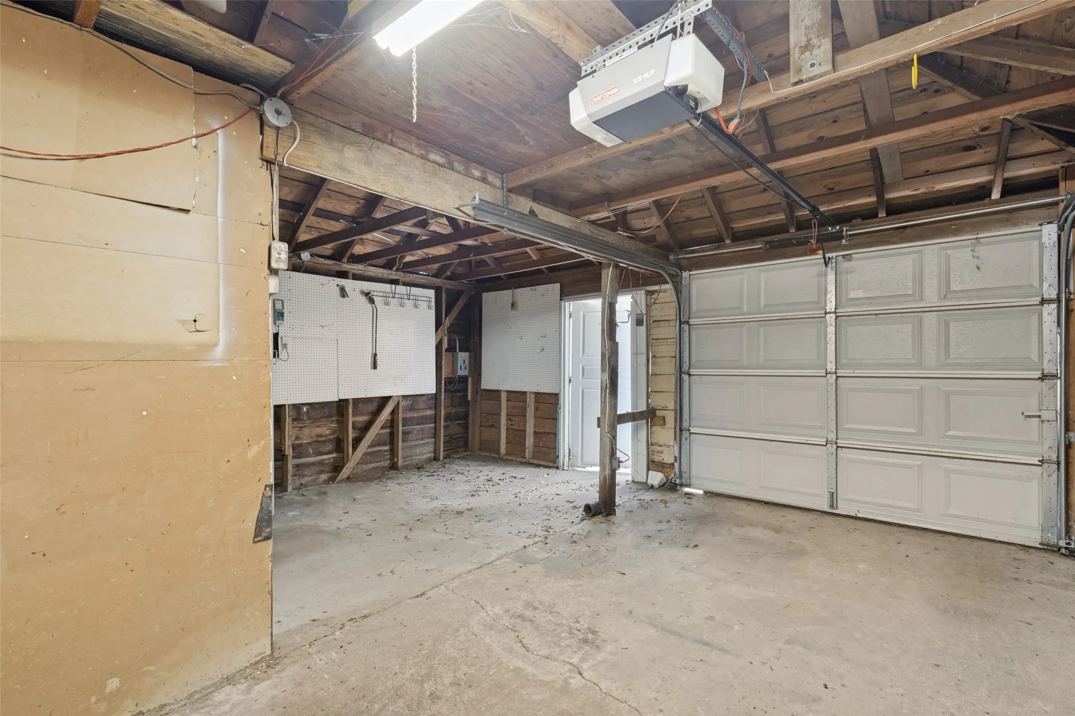 Single Family Residence For Rent in Dallas County , 8714 Forest Hills Boulevard, Dallas, Texas 75218, 3 Bedroom, 2 Bathroom, 1 Garage spaces, 1,244 Sqft, built in 1940, mls#21405310, Real Estate Agent in Dallas, Homes For Rent in Dallas county, Homes For Rent in Dallas, Realtor in Dallas Texas, Real Estate Brokerage Independent Realty Texas, Luminita Cordes Realtor