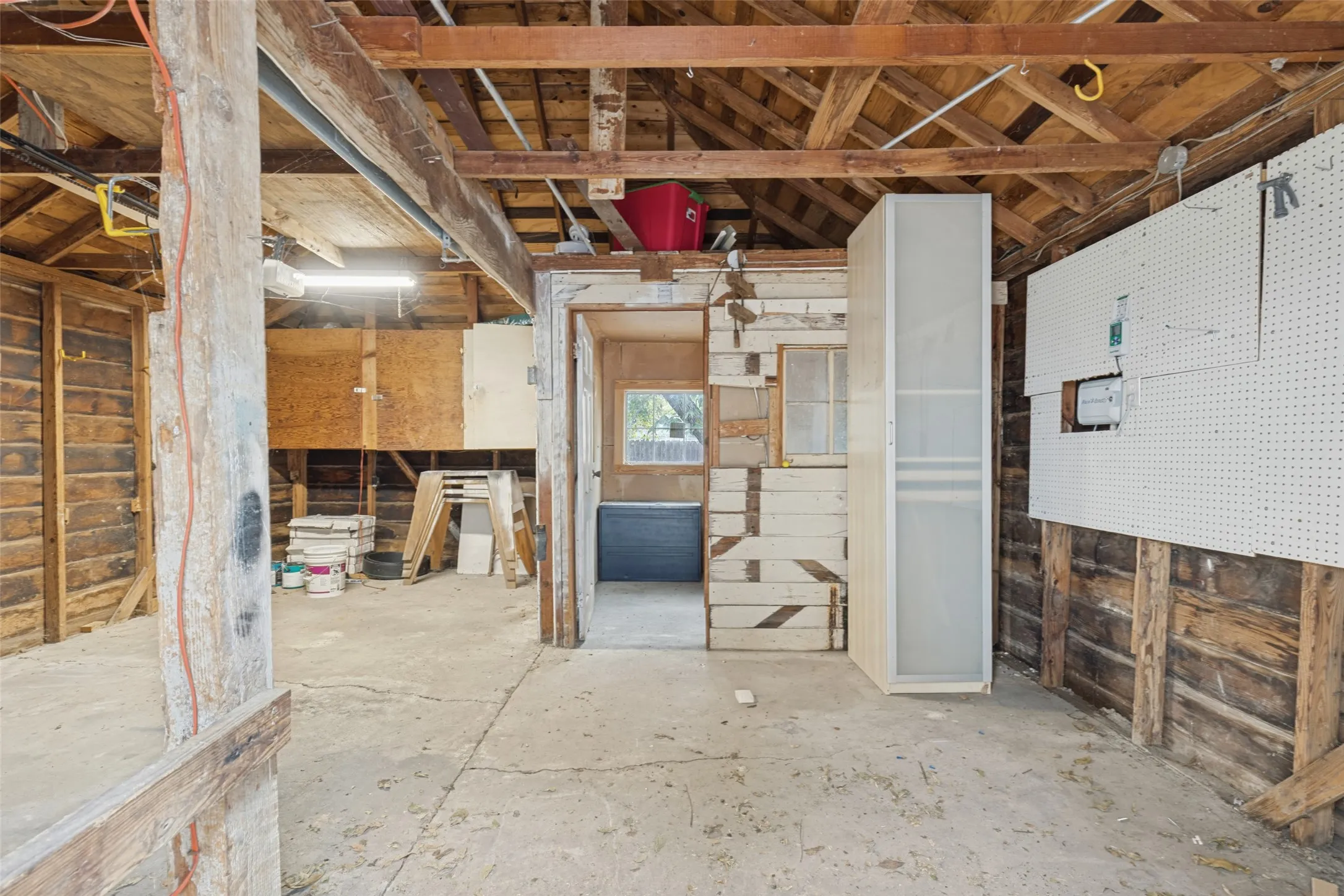 Single Family Residence For Rent in Dallas County , 8714 Forest Hills Boulevard, Dallas, Texas 75218, 3 Bedroom, 2 Bathroom, 1 Garage spaces, 1,244 Sqft, built in 1940, mls#21405310, Real Estate Agent in Dallas, Homes For Rent in Dallas county, Homes For Rent in Dallas, Realtor in Dallas Texas, Real Estate Brokerage Independent Realty Texas, Luminita Cordes Realtor