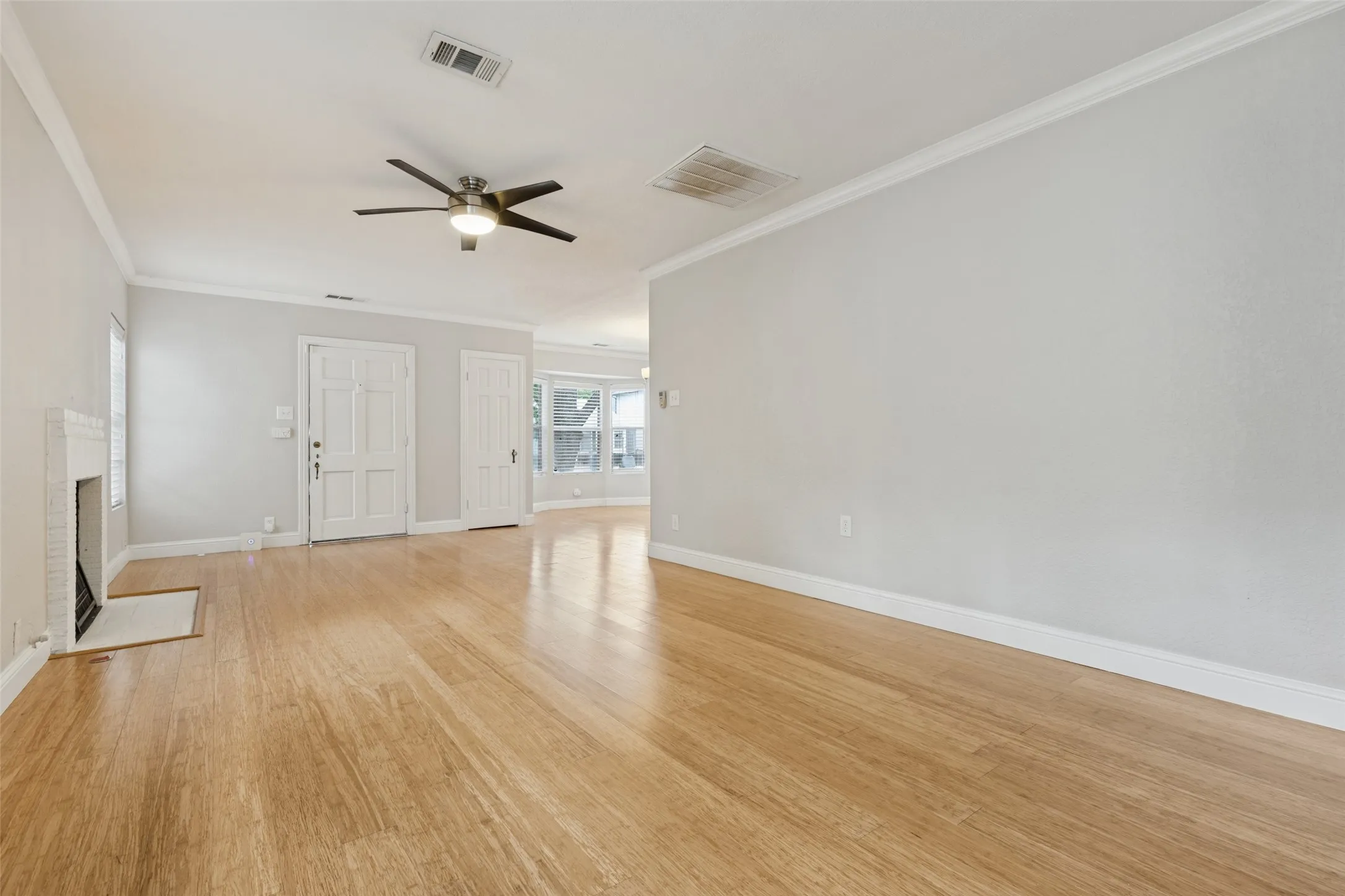Single Family Residence For Rent in Dallas County , 8714 Forest Hills Boulevard, Dallas, Texas 75218, 3 Bedroom, 2 Bathroom, 1 Garage spaces, 1,244 Sqft, built in 1940, mls#21405310, Real Estate Agent in Dallas, Homes For Rent in Dallas county, Homes For Rent in Dallas, Realtor in Dallas Texas, Real Estate Brokerage Independent Realty Texas, Luminita Cordes Realtor