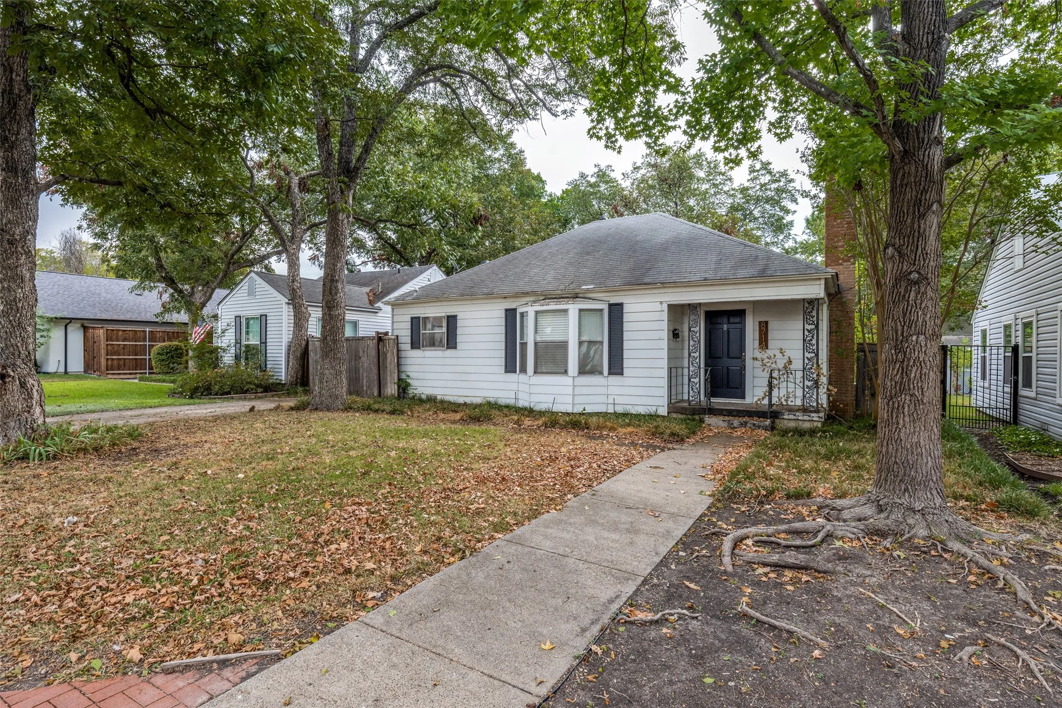 Single Family Residence For Rent in Dallas County , 8714 Forest Hills Boulevard, Dallas, Texas 75218, 3 Bedroom, 2 Bathroom, 1 Garage spaces, 1,244 Sqft, built in 1940, mls#21405310, Real Estate Agent in Dallas, Homes For Rent in Dallas county, Homes For Rent in Dallas, Realtor in Dallas Texas, Real Estate Brokerage Independent Realty Texas, Luminita Cordes Realtor