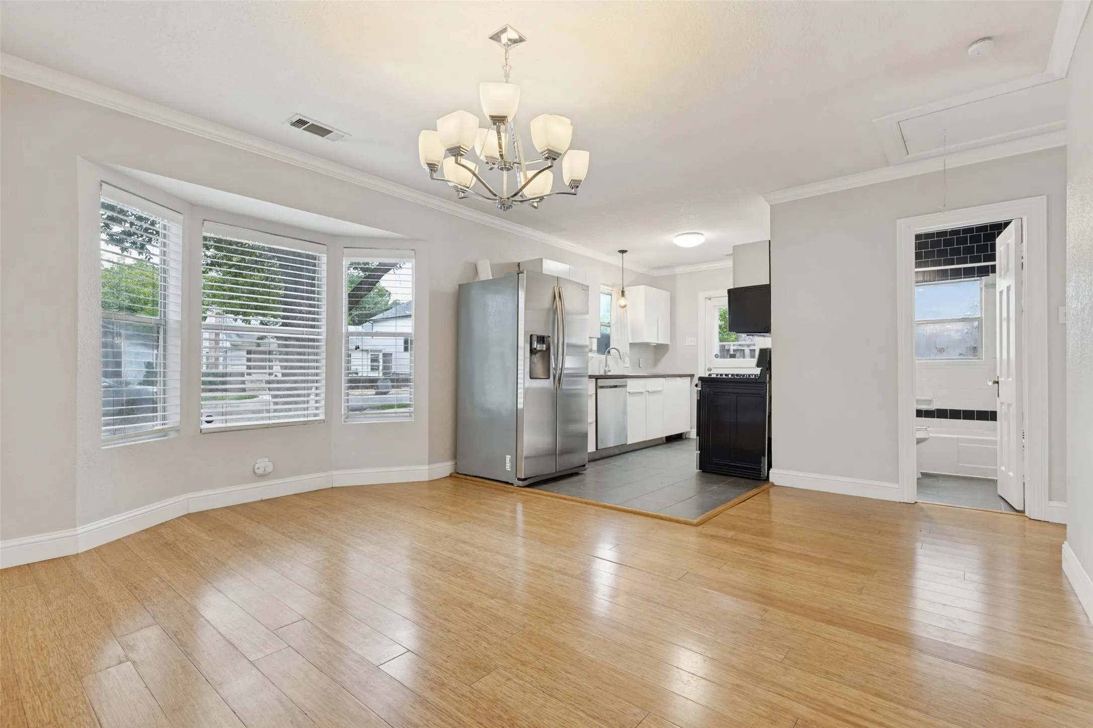 Single Family Residence For Rent in Dallas County , 8714 Forest Hills Boulevard, Dallas, Texas 75218, 3 Bedroom, 2 Bathroom, 1 Garage spaces, 1,244 Sqft, built in 1940, mls#21405310, Real Estate Agent in Dallas, Homes For Rent in Dallas county, Homes For Rent in Dallas, Realtor in Dallas Texas, Real Estate Brokerage Independent Realty Texas, Luminita Cordes Realtor