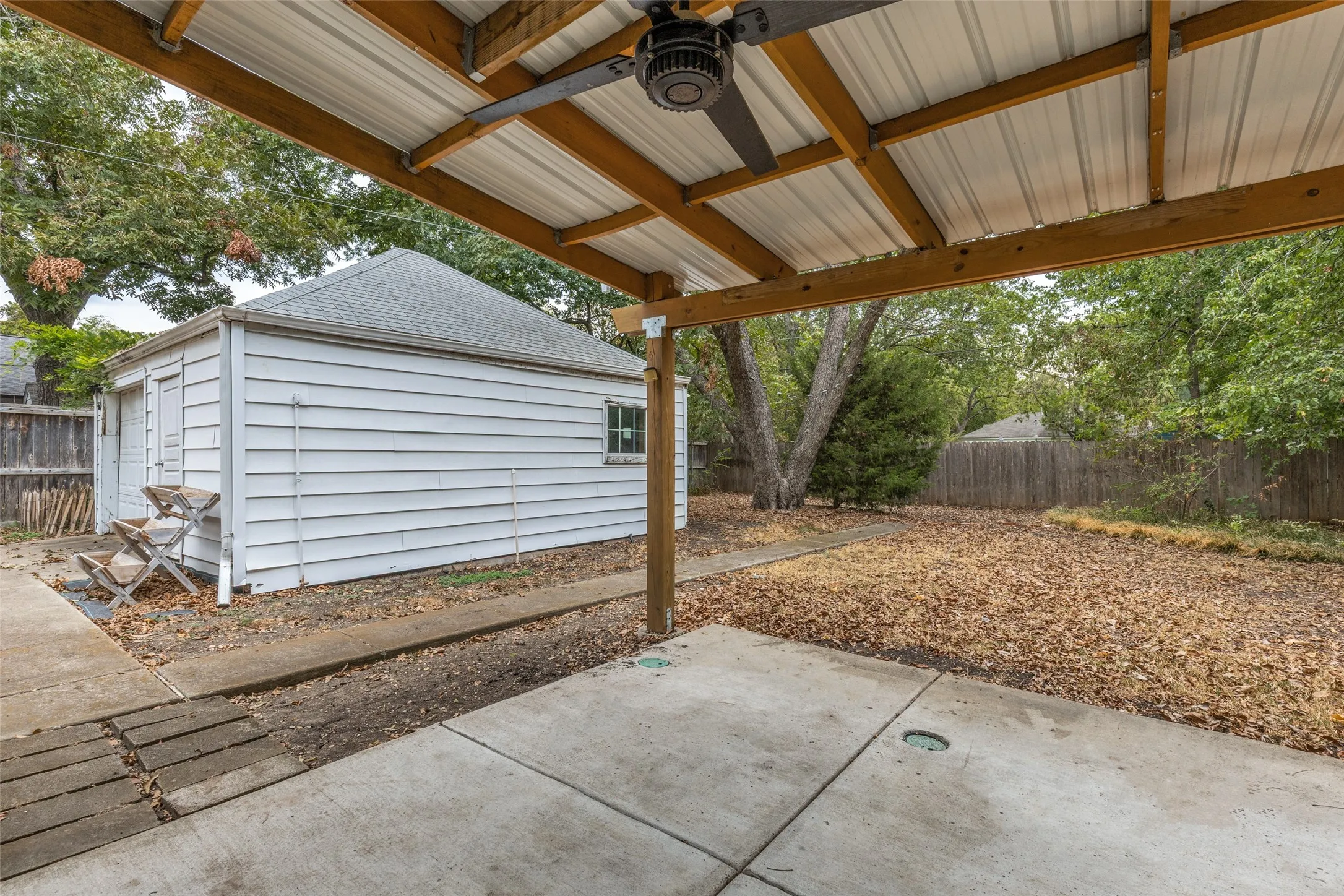 Single Family Residence For Rent in Dallas County , 8714 Forest Hills Boulevard, Dallas, Texas 75218, 3 Bedroom, 2 Bathroom, 1 Garage spaces, 1,244 Sqft, built in 1940, mls#21405310, Real Estate Agent in Dallas, Homes For Rent in Dallas county, Homes For Rent in Dallas, Realtor in Dallas Texas, Real Estate Brokerage Independent Realty Texas, Luminita Cordes Realtor