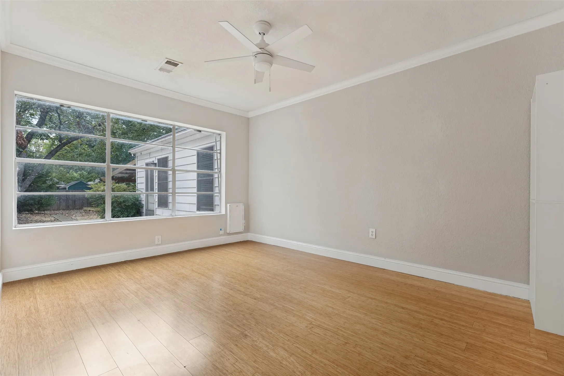 Single Family Residence For Rent in Dallas County , 8714 Forest Hills Boulevard, Dallas, Texas 75218, 3 Bedroom, 2 Bathroom, 1 Garage spaces, 1,244 Sqft, built in 1940, mls#21405310, Real Estate Agent in Dallas, Homes For Rent in Dallas county, Homes For Rent in Dallas, Realtor in Dallas Texas, Real Estate Brokerage Independent Realty Texas, Luminita Cordes Realtor