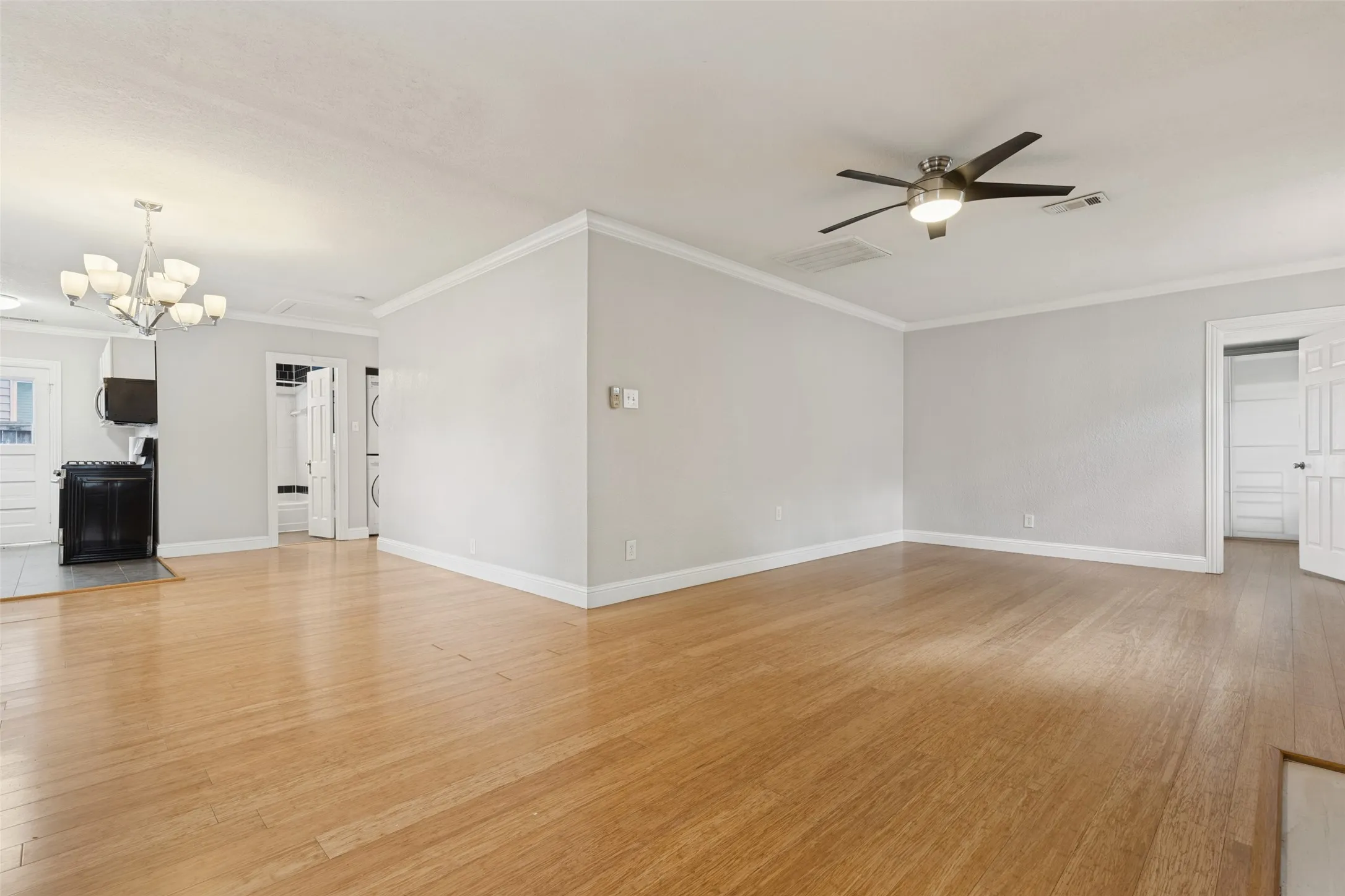Single Family Residence For Rent in Dallas County , 8714 Forest Hills Boulevard, Dallas, Texas 75218, 3 Bedroom, 2 Bathroom, 1 Garage spaces, 1,244 Sqft, built in 1940, mls#21405310, Real Estate Agent in Dallas, Homes For Rent in Dallas county, Homes For Rent in Dallas, Realtor in Dallas Texas, Real Estate Brokerage Independent Realty Texas, Luminita Cordes Realtor