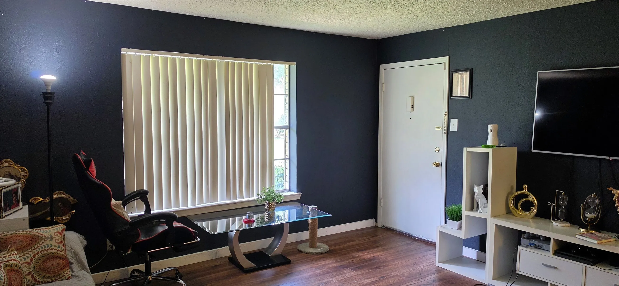 Condominium For Sale in Dallas County , 3620 Parkridge Drive 111, Dallas, Texas 75234, 2 Bedroom, 2 Bathroom, Garage spaces, 980 Sqft, built in 1982, mls#21405324, Real Estate Agent in Dallas, Homes For Sale in Dallas county, Homes For Sale in Dallas, Realtor in Dallas Texas, Real Estate Brokerage Independent Realty Texas, Luminita Cordes Realtor