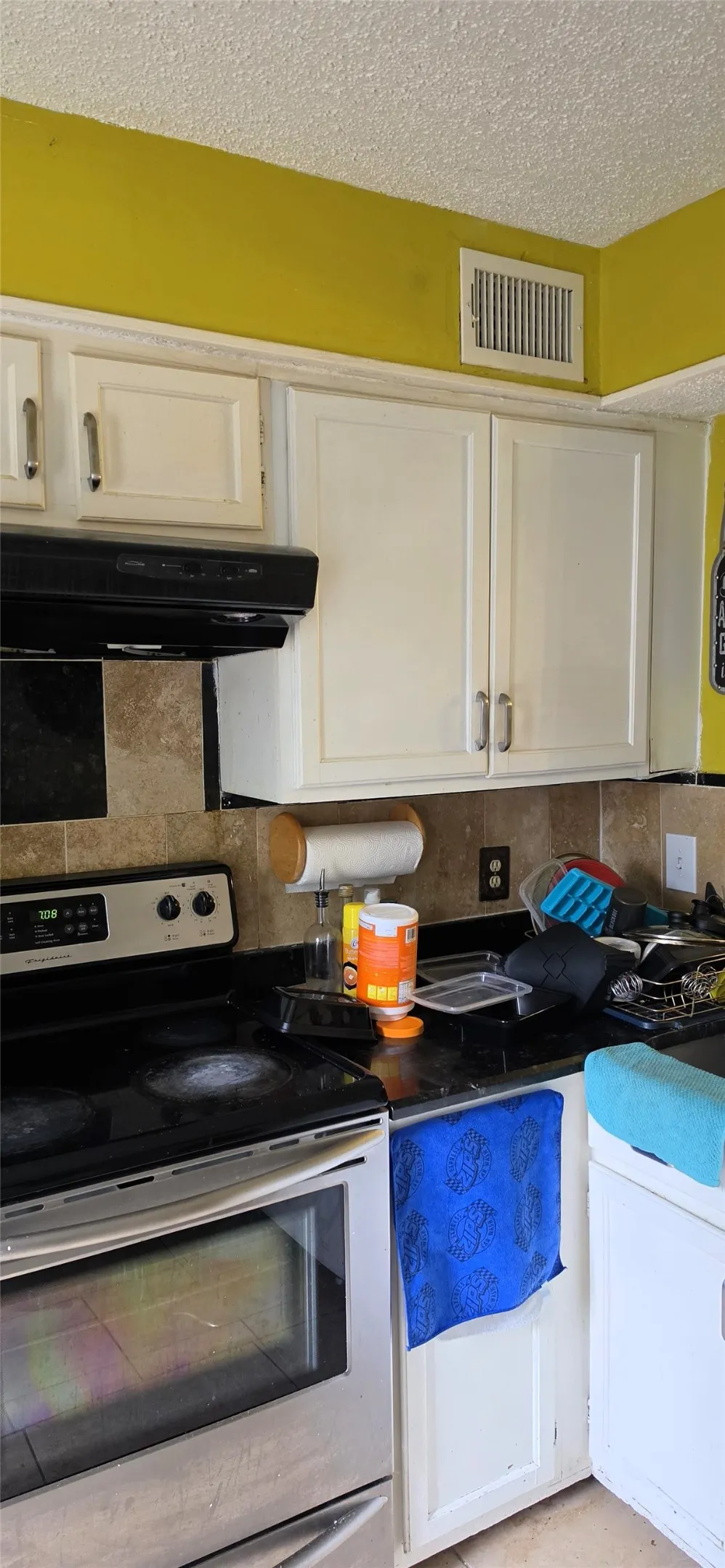 Condominium For Sale in Dallas County , 3620 Parkridge Drive 111, Dallas, Texas 75234, 2 Bedroom, 2 Bathroom, Garage spaces, 980 Sqft, built in 1982, mls#21405324, Real Estate Agent in Dallas, Homes For Sale in Dallas county, Homes For Sale in Dallas, Realtor in Dallas Texas, Real Estate Brokerage Independent Realty Texas, Luminita Cordes Realtor