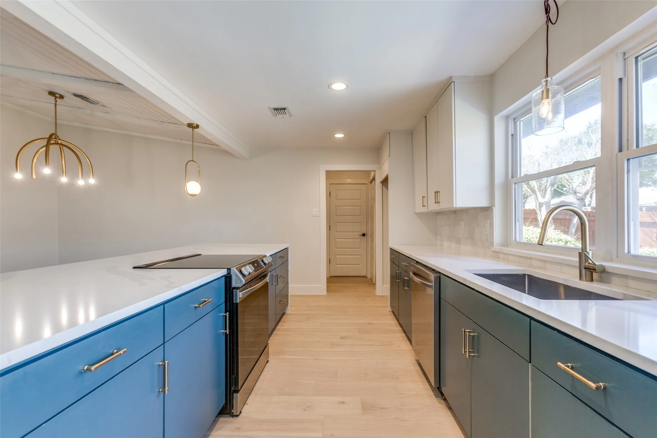 Single Family Residence For Rent in Dallas County , 416 Bedford Drive, Richardson, Texas 75080, 3 Bedroom, 2 Bathroom, 2 Garage spaces, 1,712 Sqft, built in 1973, mls#21405327, Real Estate Agent in Richardson, Homes For Rent in Dallas county, Homes For Rent in Richardson, Realtor in Richardson Texas, Real Estate Brokerage Independent Realty Texas, Luminita Cordes Realtor