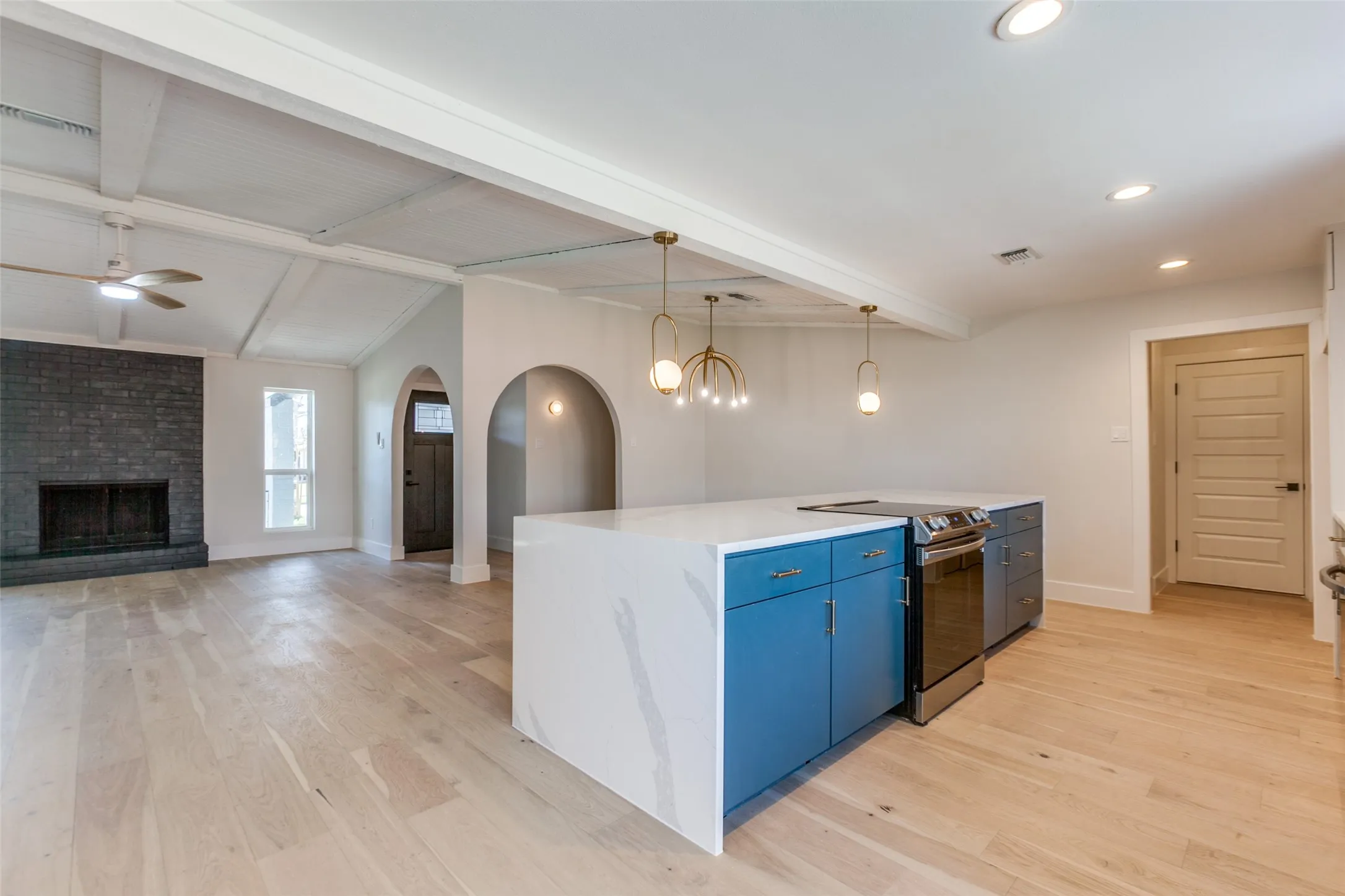Single Family Residence For Rent in Dallas County , 416 Bedford Drive, Richardson, Texas 75080, 3 Bedroom, 2 Bathroom, 2 Garage spaces, 1,712 Sqft, built in 1973, mls#21405327, Real Estate Agent in Richardson, Homes For Rent in Dallas county, Homes For Rent in Richardson, Realtor in Richardson Texas, Real Estate Brokerage Independent Realty Texas, Luminita Cordes Realtor