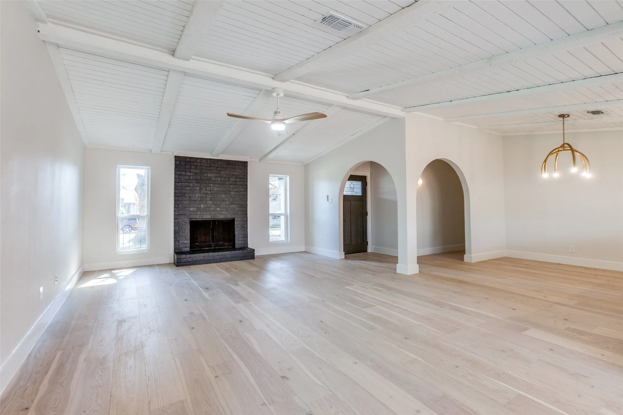 Single Family Residence For Rent in Dallas County , 416 Bedford Drive, Richardson, Texas 75080, 3 Bedroom, 2 Bathroom, 2 Garage spaces, 1,712 Sqft, built in 1973, mls#21405327, Real Estate Agent in Richardson, Homes For Rent in Dallas county, Homes For Rent in Richardson, Realtor in Richardson Texas, Real Estate Brokerage Independent Realty Texas, Luminita Cordes Realtor