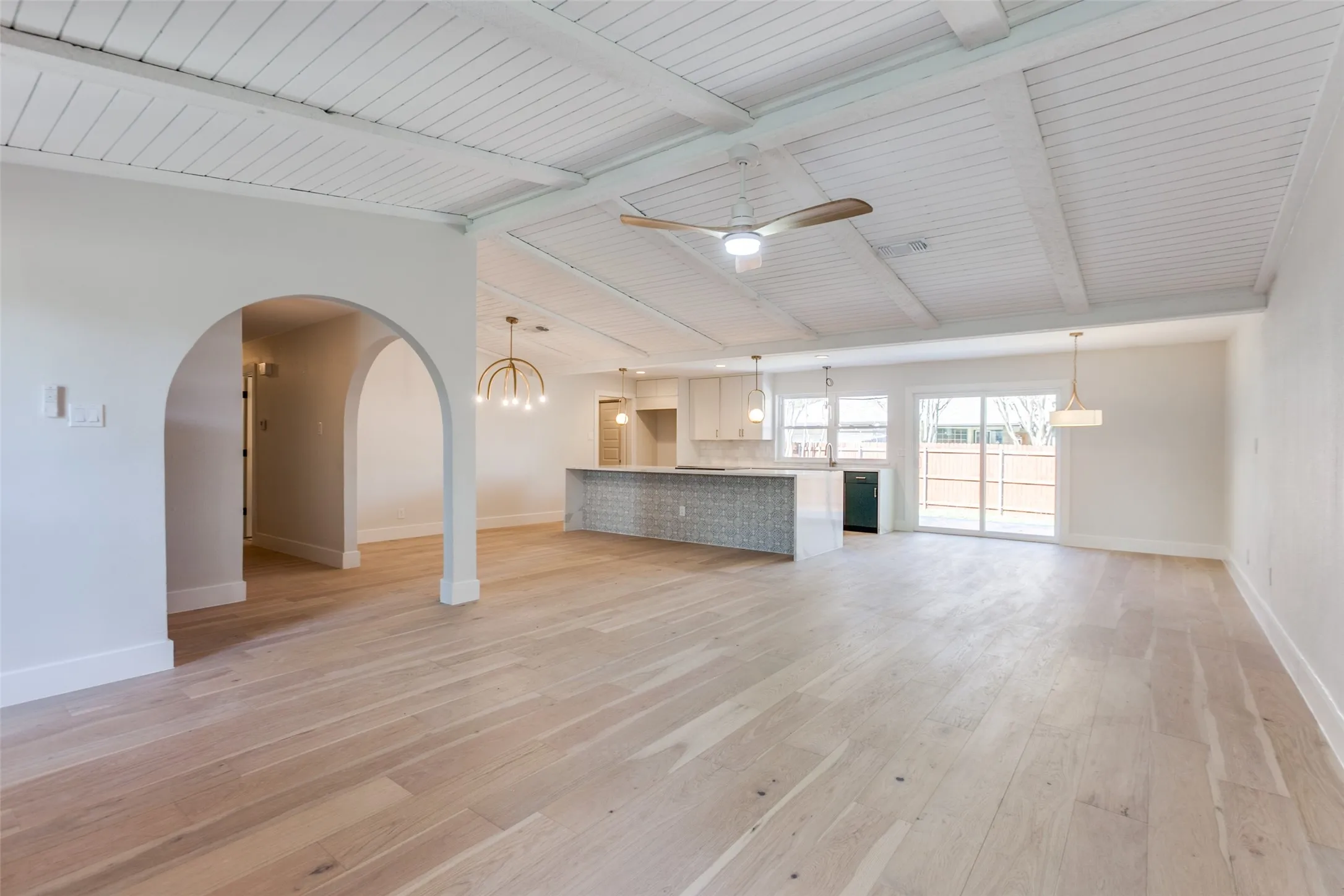 Single Family Residence For Rent in Dallas County , 416 Bedford Drive, Richardson, Texas 75080, 3 Bedroom, 2 Bathroom, 2 Garage spaces, 1,712 Sqft, built in 1973, mls#21405327, Real Estate Agent in Richardson, Homes For Rent in Dallas county, Homes For Rent in Richardson, Realtor in Richardson Texas, Real Estate Brokerage Independent Realty Texas, Luminita Cordes Realtor