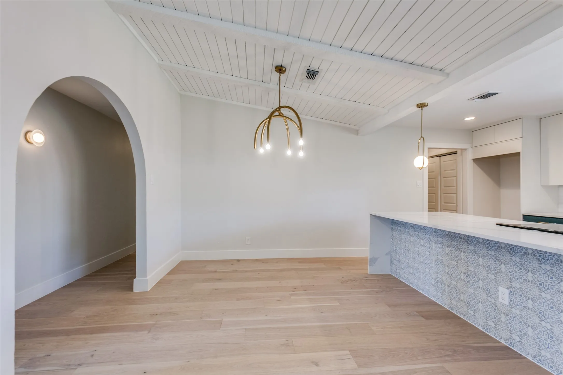 Single Family Residence For Rent in Dallas County , 416 Bedford Drive, Richardson, Texas 75080, 3 Bedroom, 2 Bathroom, 2 Garage spaces, 1,712 Sqft, built in 1973, mls#21405327, Real Estate Agent in Richardson, Homes For Rent in Dallas county, Homes For Rent in Richardson, Realtor in Richardson Texas, Real Estate Brokerage Independent Realty Texas, Luminita Cordes Realtor