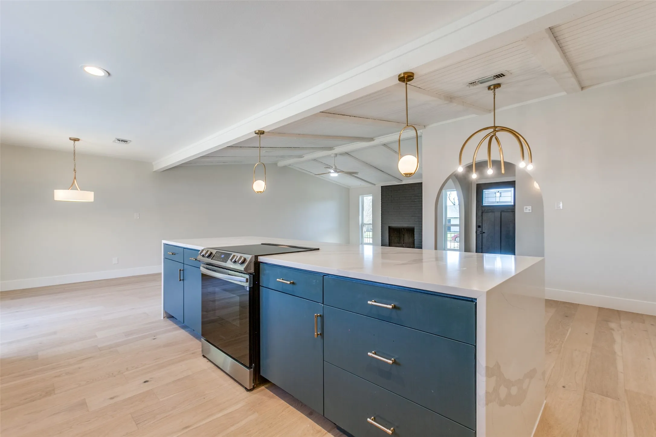 Single Family Residence For Rent in Dallas County , 416 Bedford Drive, Richardson, Texas 75080, 3 Bedroom, 2 Bathroom, 2 Garage spaces, 1,712 Sqft, built in 1973, mls#21405327, Real Estate Agent in Richardson, Homes For Rent in Dallas county, Homes For Rent in Richardson, Realtor in Richardson Texas, Real Estate Brokerage Independent Realty Texas, Luminita Cordes Realtor