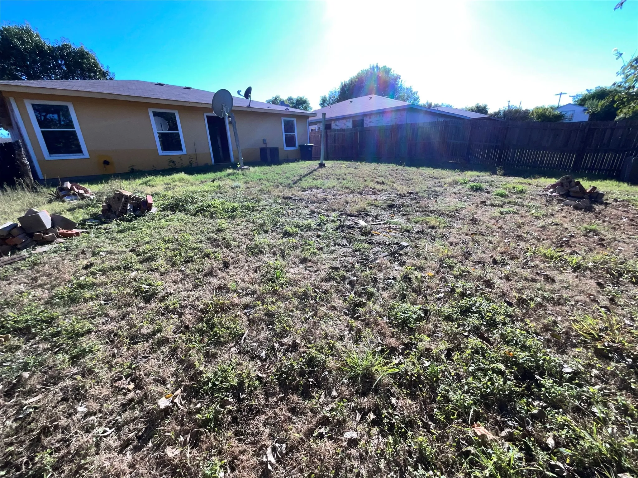 Single Family Residence For Sale in Tarrant County , 2508 Stagecoach Street, Fort Worth, Texas 76133, 3 Bedroom, 2 Bathroom, 1 Garage spaces, 1,016 Sqft, built in 1991, mls#21404589, Real Estate Agent in Fort Worth, Homes For Sale in Tarrant county, Homes For Sale in Fort Worth, Realtor in Fort Worth Texas, Real Estate Brokerage Independent Realty Texas, Luminita Cordes Realtor
