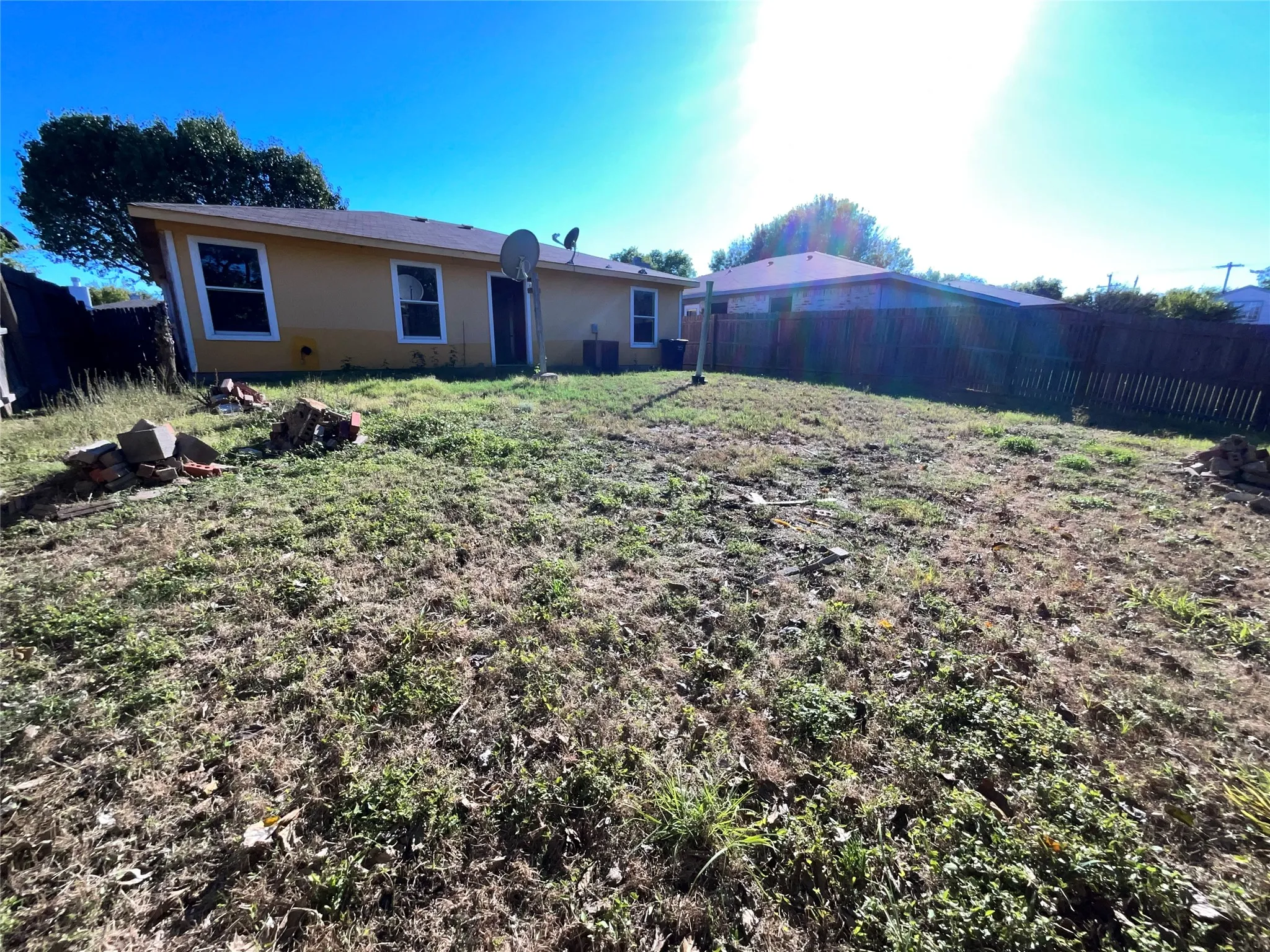 Single Family Residence For Sale in Tarrant County , 2508 Stagecoach Street, Fort Worth, Texas 76133, 3 Bedroom, 2 Bathroom, 1 Garage spaces, 1,016 Sqft, built in 1991, mls#21404589, Real Estate Agent in Fort Worth, Homes For Sale in Tarrant county, Homes For Sale in Fort Worth, Realtor in Fort Worth Texas, Real Estate Brokerage Independent Realty Texas, Luminita Cordes Realtor