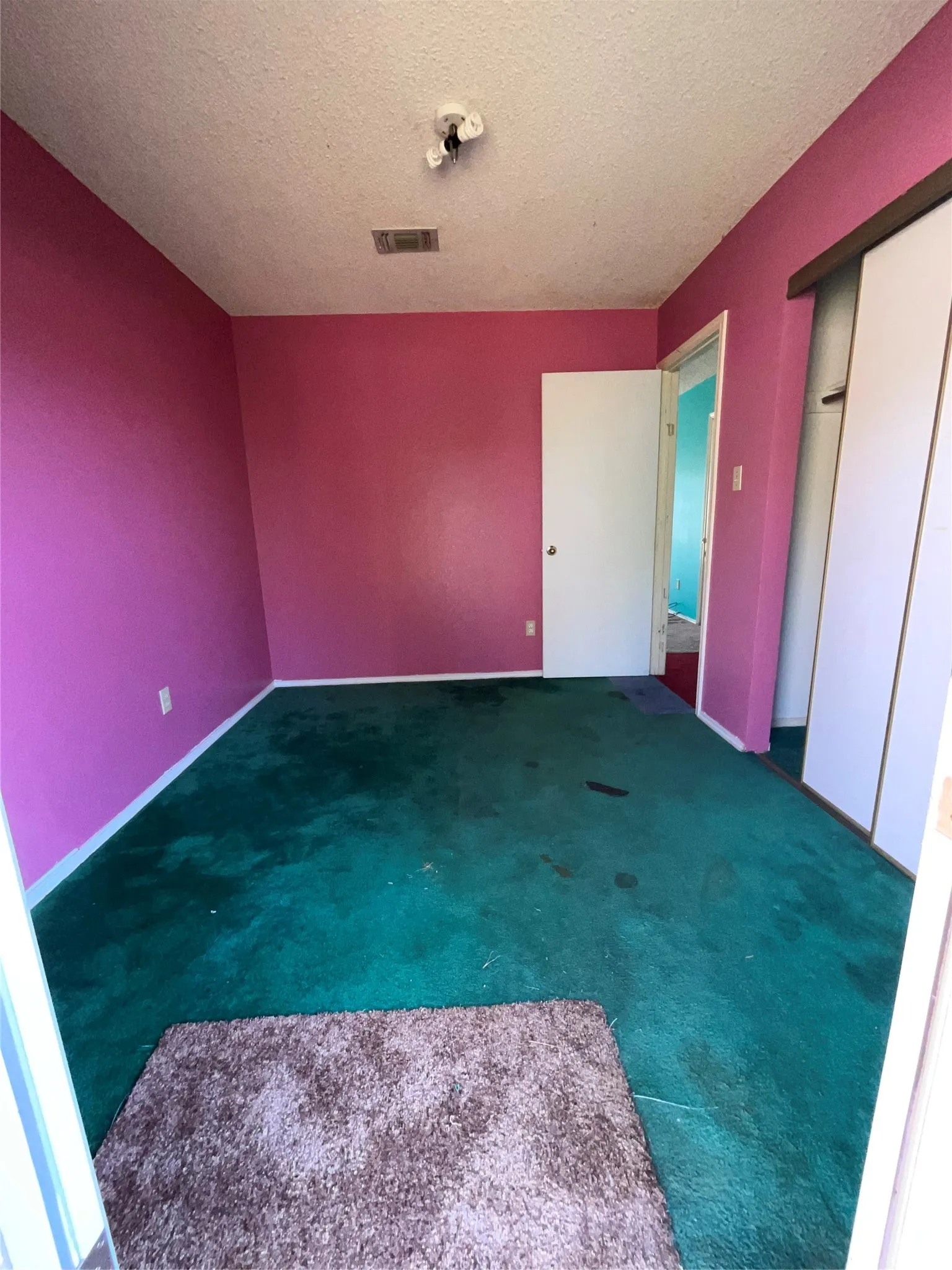 Single Family Residence For Sale in Tarrant County , 2508 Stagecoach Street, Fort Worth, Texas 76133, 3 Bedroom, 2 Bathroom, 1 Garage spaces, 1,016 Sqft, built in 1991, mls#21404589, Real Estate Agent in Fort Worth, Homes For Sale in Tarrant county, Homes For Sale in Fort Worth, Realtor in Fort Worth Texas, Real Estate Brokerage Independent Realty Texas, Luminita Cordes Realtor