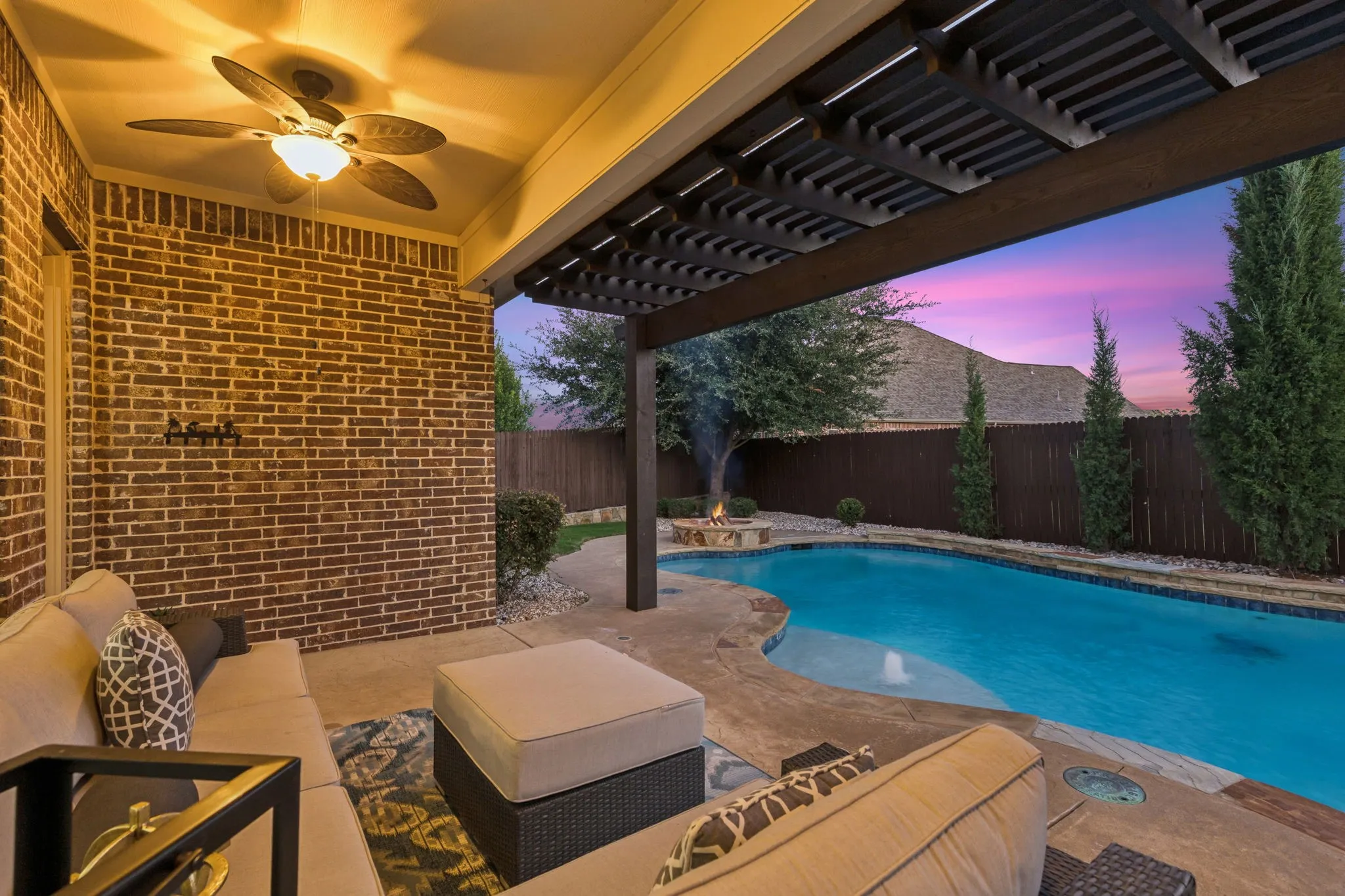 Single Family Residence For Sale in Collin County , 2140 Arbol Way, Prosper, Texas 75078, 5 Bedroom, 5 Bathroom, 3 Garage spaces, 4,319 Sqft, built in 2015, mls#21404911, Real Estate Agent in Prosper, Homes For Sale in Collin county, Homes For Sale in Prosper, Realtor in Prosper Texas, Real Estate Brokerage Independent Realty Texas, Luminita Cordes Realtor