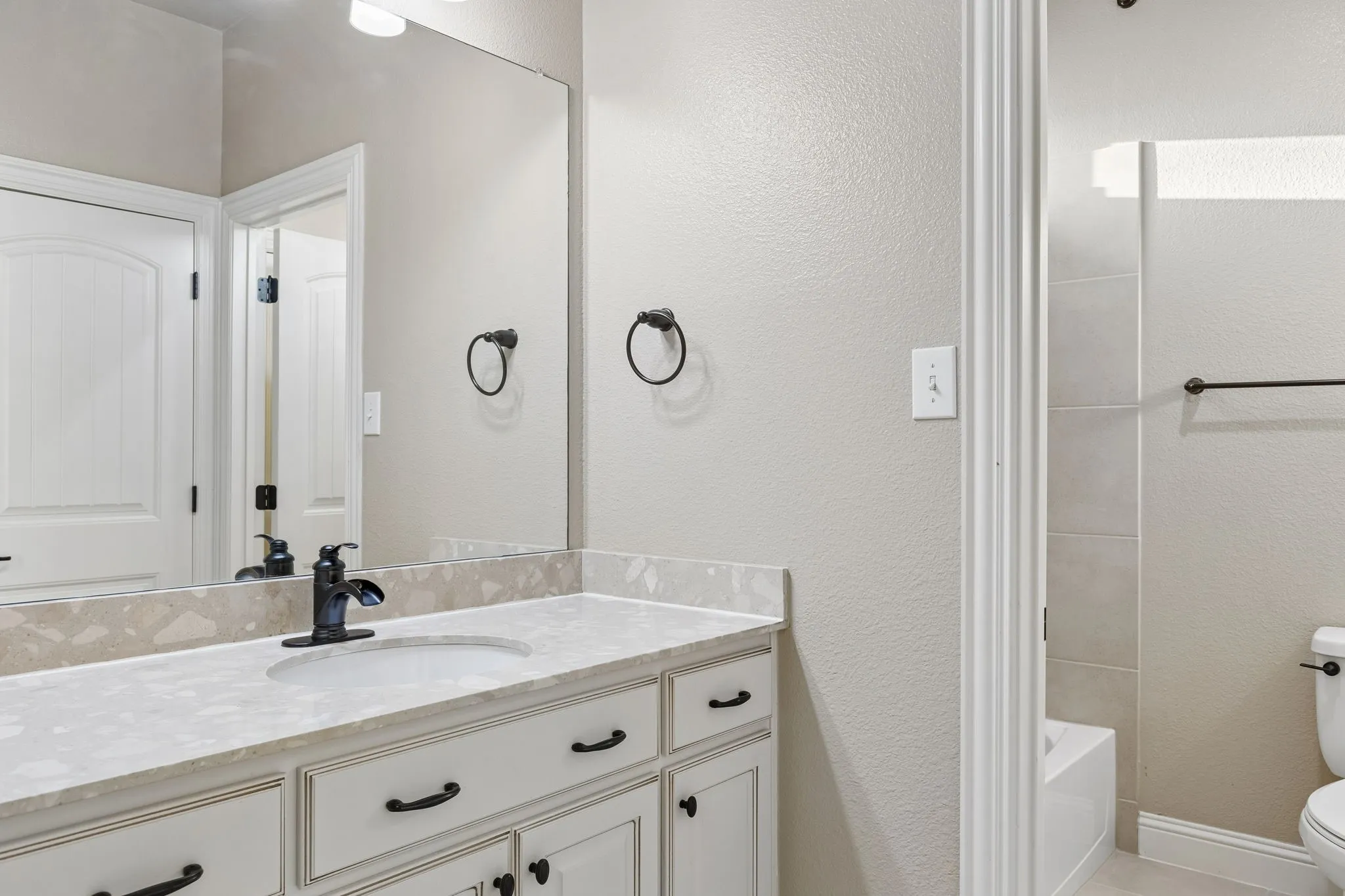 Single Family Residence For Sale in Collin County , 2140 Arbol Way, Prosper, Texas 75078, 5 Bedroom, 5 Bathroom, 3 Garage spaces, 4,319 Sqft, built in 2015, mls#21404911, Real Estate Agent in Prosper, Homes For Sale in Collin county, Homes For Sale in Prosper, Realtor in Prosper Texas, Real Estate Brokerage Independent Realty Texas, Luminita Cordes Realtor