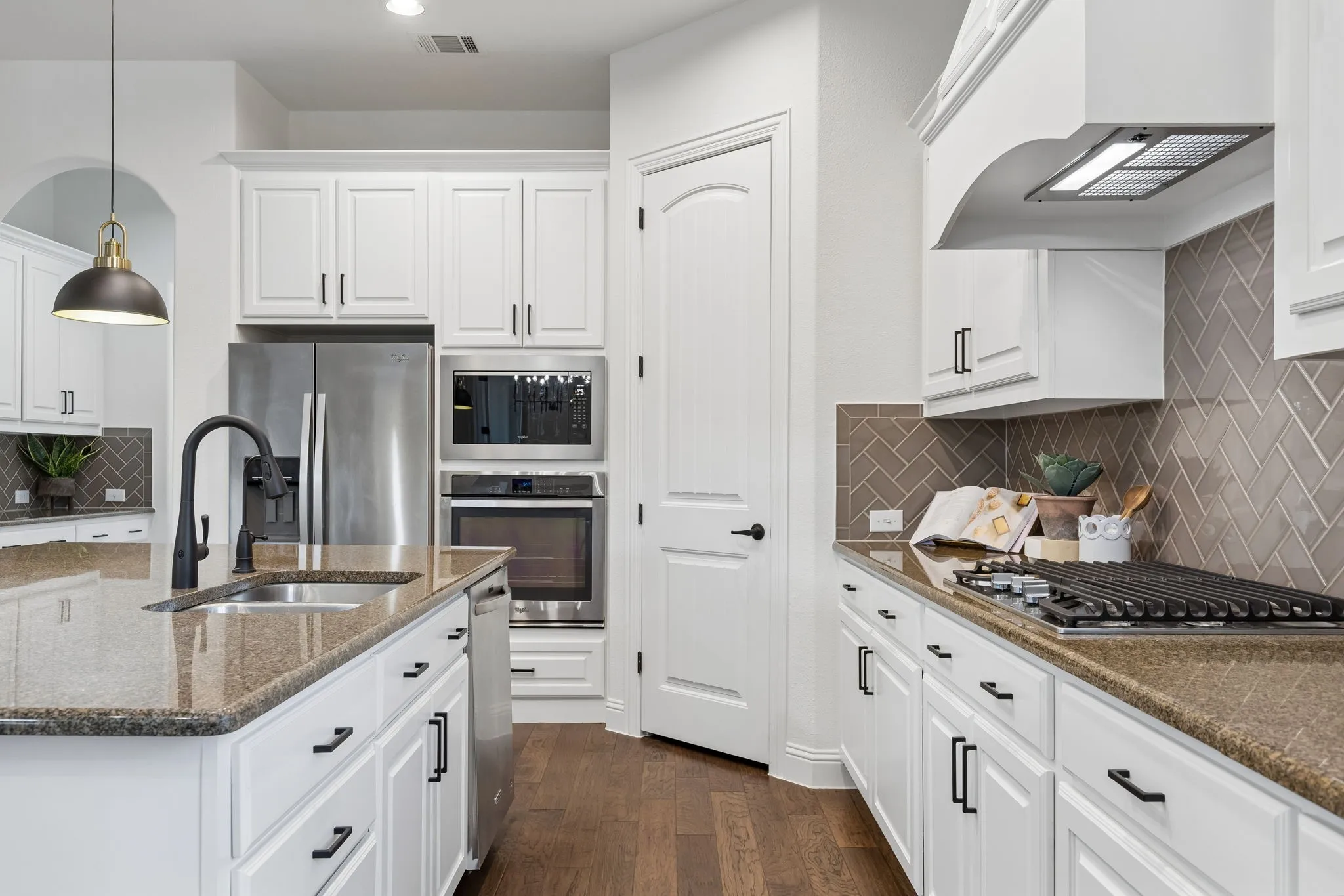 Single Family Residence For Sale in Collin County , 2140 Arbol Way, Prosper, Texas 75078, 5 Bedroom, 5 Bathroom, 3 Garage spaces, 4,319 Sqft, built in 2015, mls#21404911, Real Estate Agent in Prosper, Homes For Sale in Collin county, Homes For Sale in Prosper, Realtor in Prosper Texas, Real Estate Brokerage Independent Realty Texas, Luminita Cordes Realtor