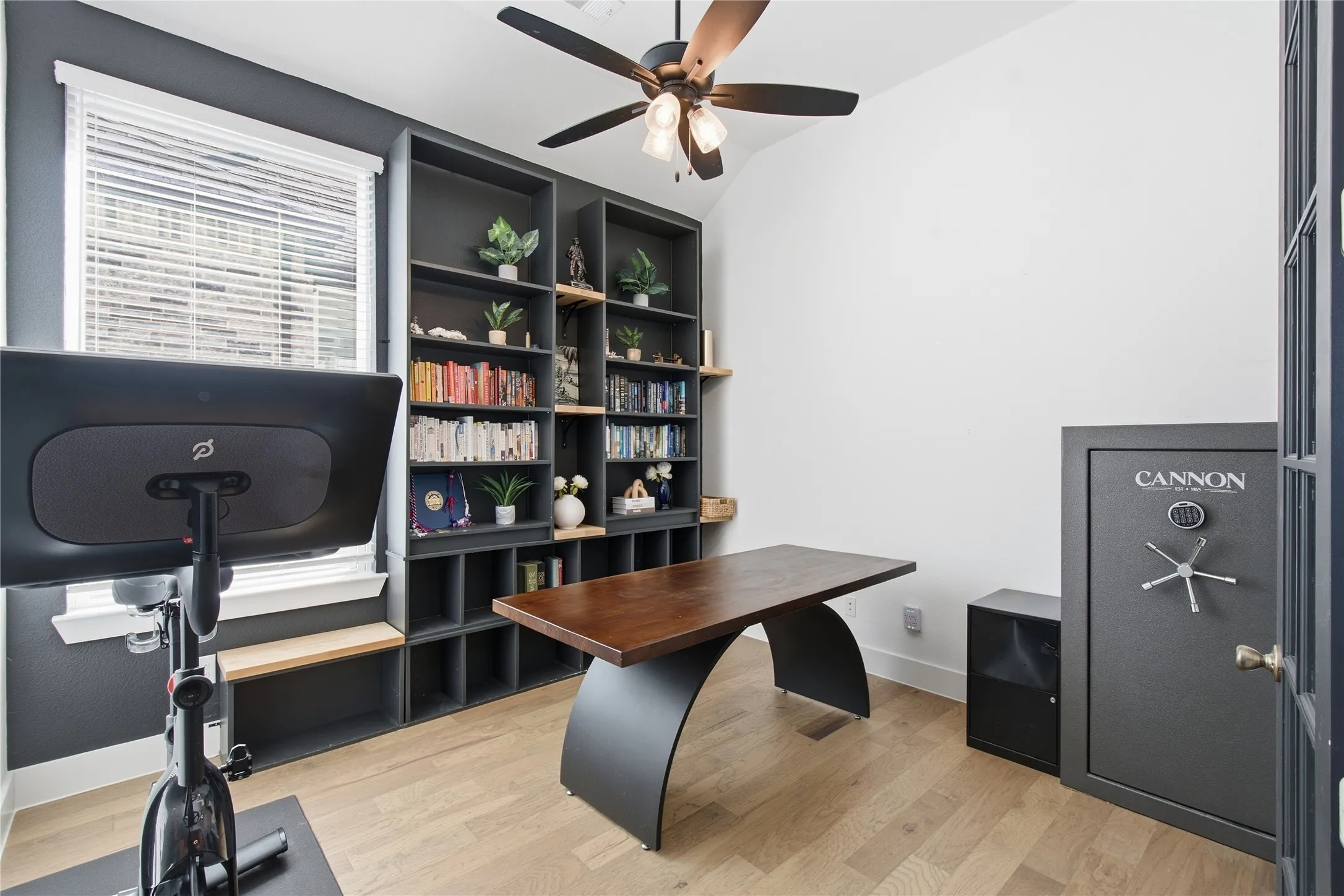 Single Family Residence For Sale in Collin County , 2721 Saltwood Court, Celina, Texas 75009, 4 Bedroom, 3 Bathroom, 2 Garage spaces, 2,269 Sqft, built in 2022, mls#21405244, Real Estate Agent in Celina, Homes For Sale in Collin county, Homes For Sale in Celina, Realtor in Celina Texas, Real Estate Brokerage Independent Realty Texas, Luminita Cordes Realtor