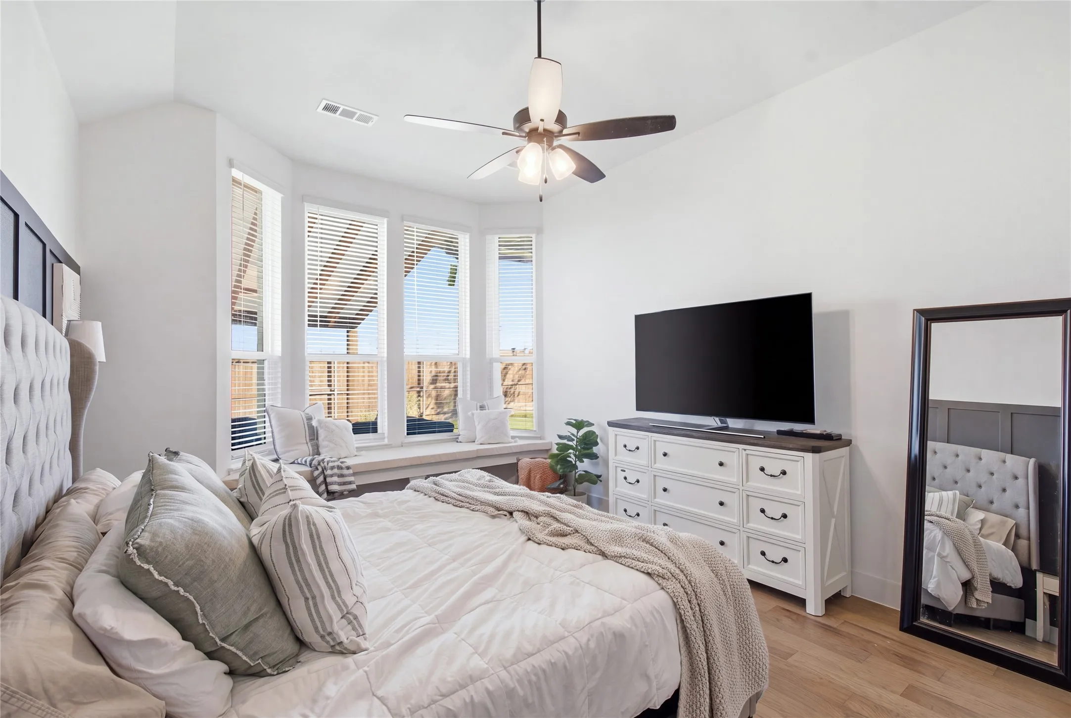 Single Family Residence For Sale in Collin County , 2721 Saltwood Court, Celina, Texas 75009, 4 Bedroom, 3 Bathroom, 2 Garage spaces, 2,269 Sqft, built in 2022, mls#21405244, Real Estate Agent in Celina, Homes For Sale in Collin county, Homes For Sale in Celina, Realtor in Celina Texas, Real Estate Brokerage Independent Realty Texas, Luminita Cordes Realtor