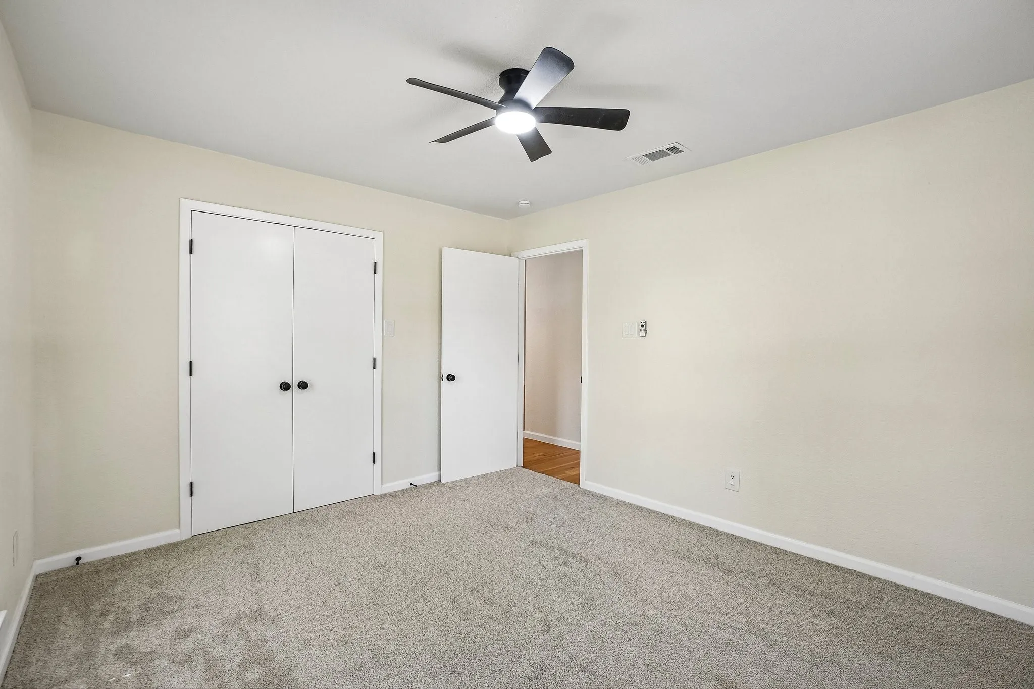 Front bedroom (2)