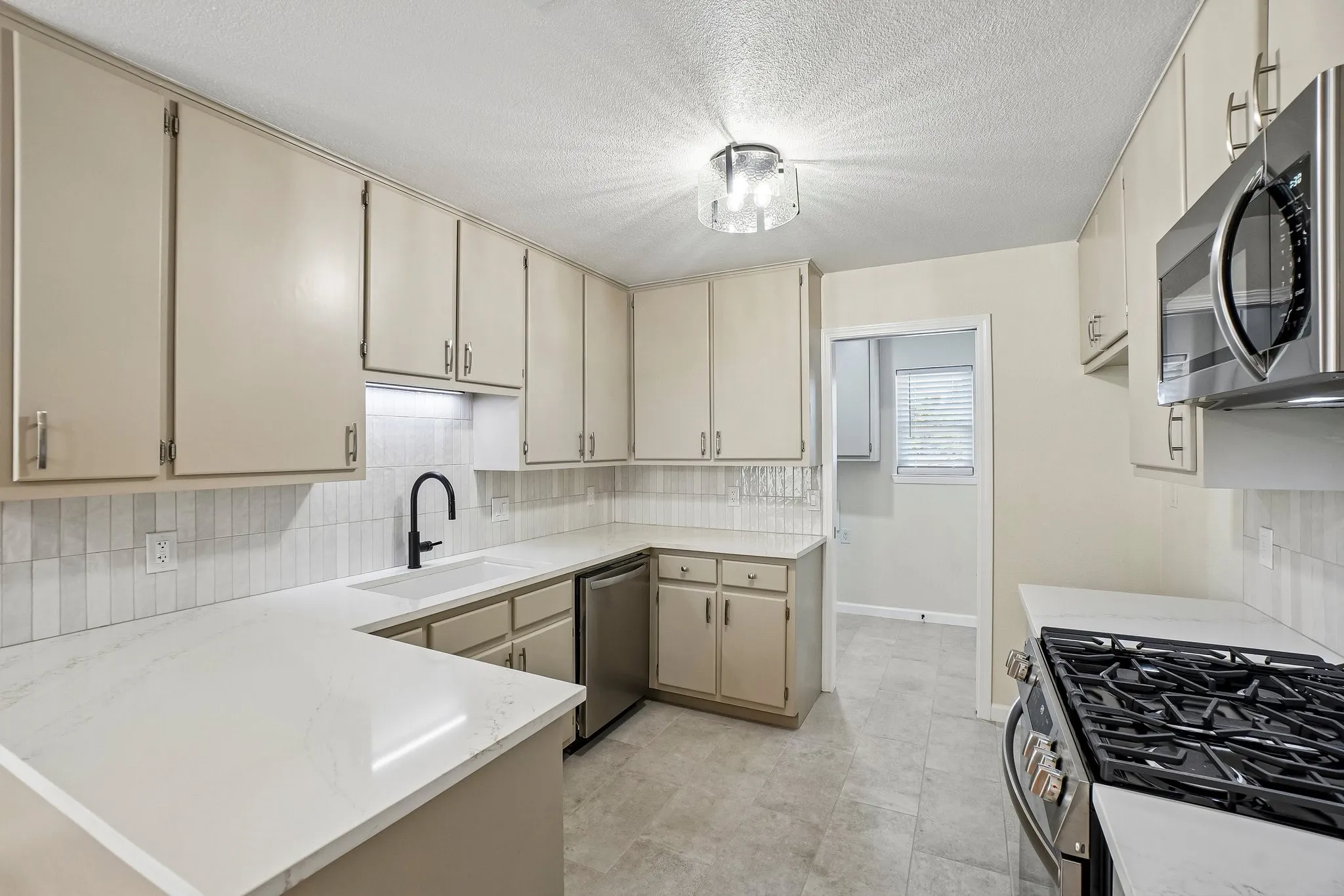 Single Family Residence For Sale in Tarrant County , 5885 Mitchell Saxon Road, Fort Worth, Texas 76140, 3 Bedroom, 2 Bathroom, 2 Garage spaces, 1,590 Sqft, built in 1986, mls#21405313, Real Estate Agent in Fort Worth, Homes For Sale in Tarrant county, Homes For Sale in Fort Worth, Realtor in Fort Worth Texas, Real Estate Brokerage Independent Realty Texas, Luminita Cordes Realtor