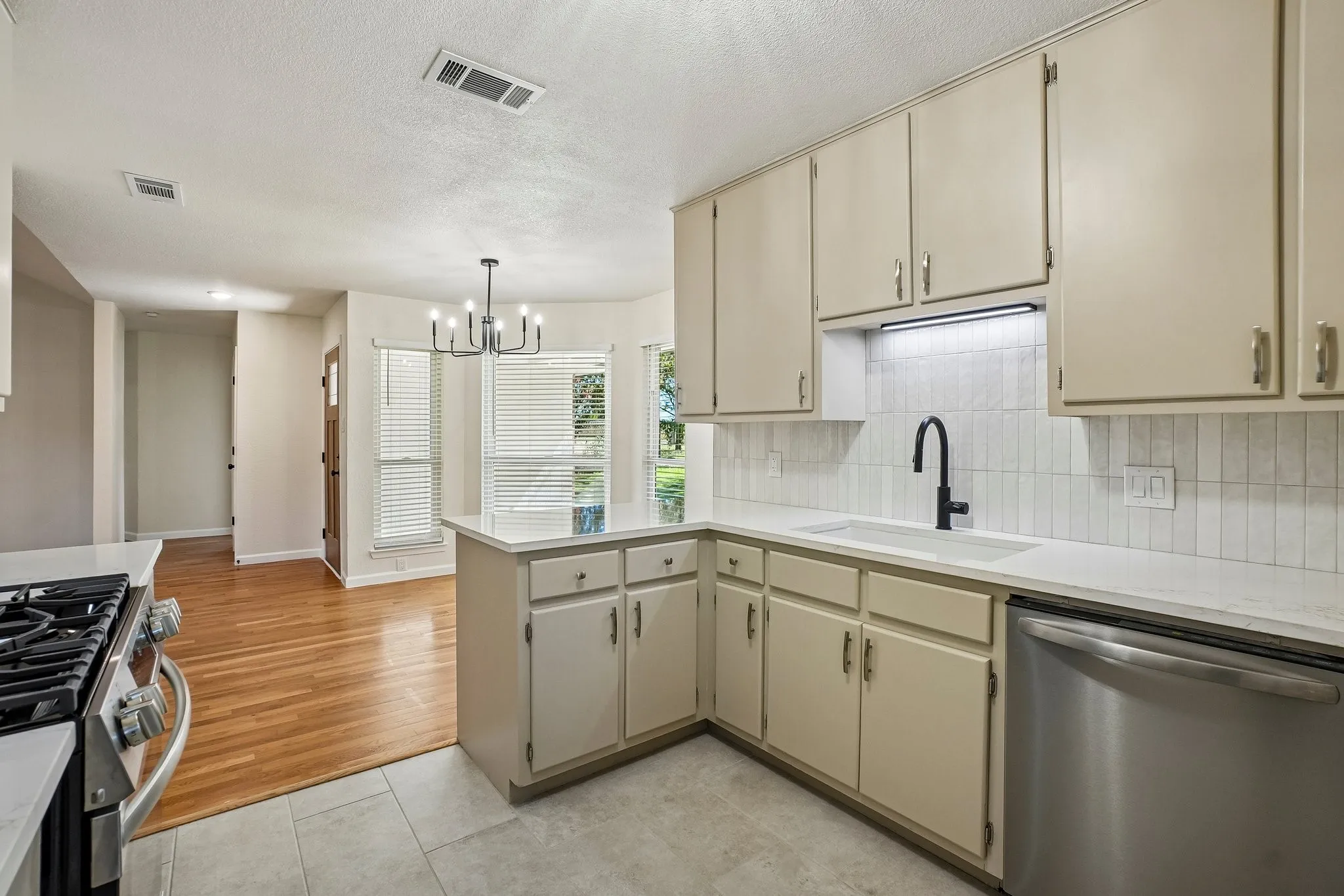 Single Family Residence For Sale in Tarrant County , 5885 Mitchell Saxon Road, Fort Worth, Texas 76140, 3 Bedroom, 2 Bathroom, 2 Garage spaces, 1,590 Sqft, built in 1986, mls#21405313, Real Estate Agent in Fort Worth, Homes For Sale in Tarrant county, Homes For Sale in Fort Worth, Realtor in Fort Worth Texas, Real Estate Brokerage Independent Realty Texas, Luminita Cordes Realtor