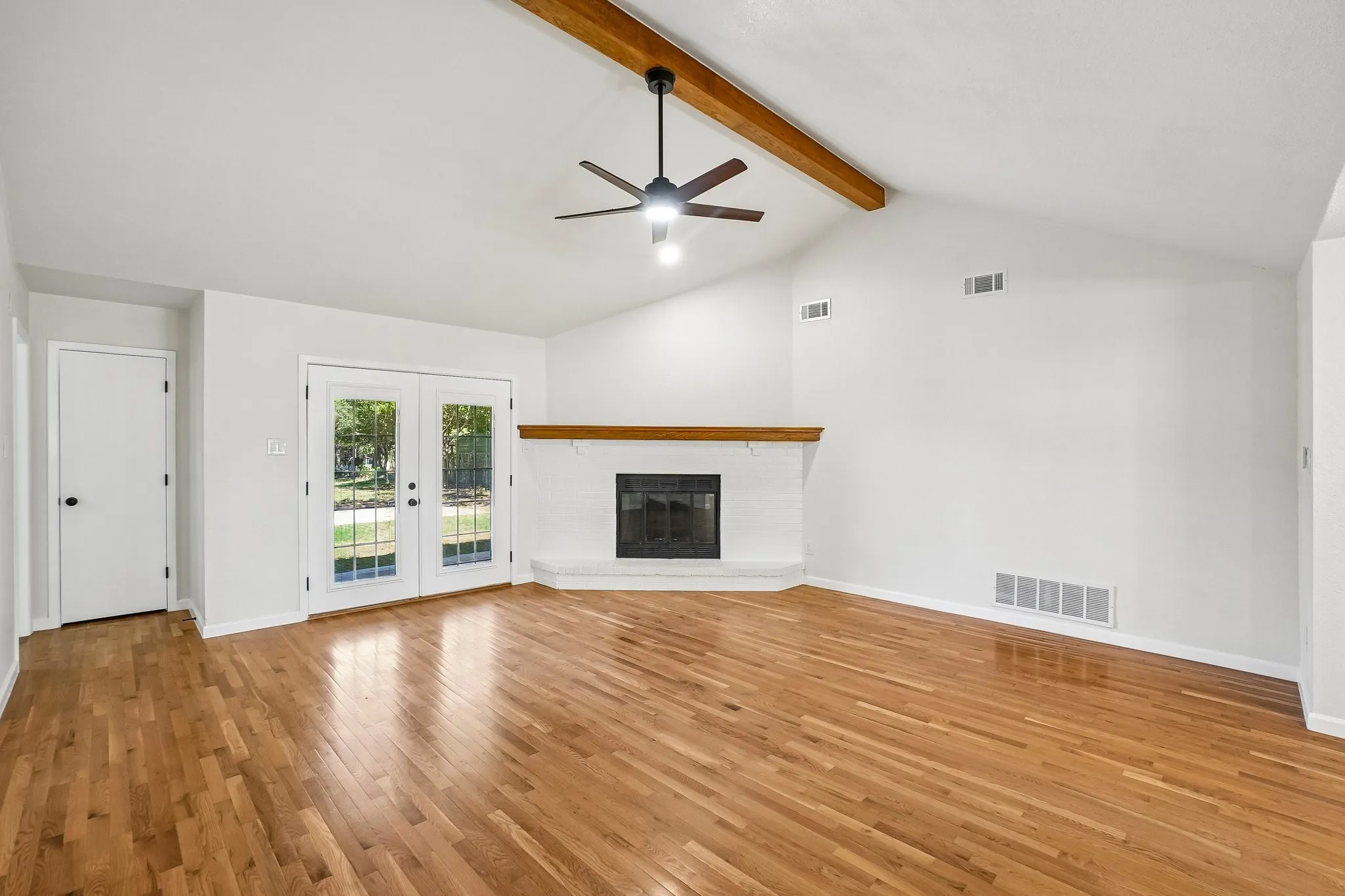 Single Family Residence For Sale in Tarrant County , 5885 Mitchell Saxon Road, Fort Worth, Texas 76140, 3 Bedroom, 2 Bathroom, 2 Garage spaces, 1,590 Sqft, built in 1986, mls#21405313, Real Estate Agent in Fort Worth, Homes For Sale in Tarrant county, Homes For Sale in Fort Worth, Realtor in Fort Worth Texas, Real Estate Brokerage Independent Realty Texas, Luminita Cordes Realtor