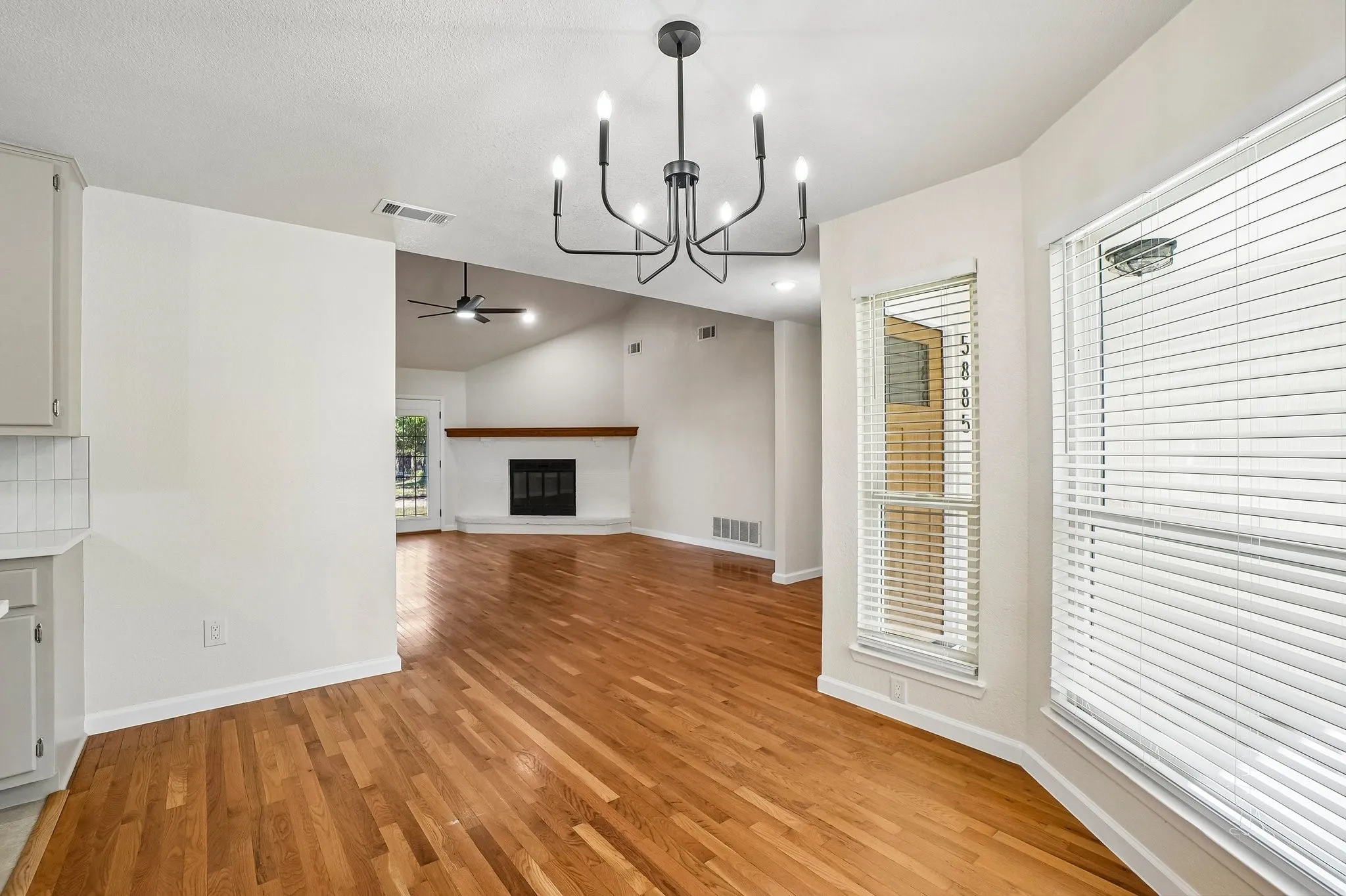 Single Family Residence For Sale in Tarrant County , 5885 Mitchell Saxon Road, Fort Worth, Texas 76140, 3 Bedroom, 2 Bathroom, 2 Garage spaces, 1,590 Sqft, built in 1986, mls#21405313, Real Estate Agent in Fort Worth, Homes For Sale in Tarrant county, Homes For Sale in Fort Worth, Realtor in Fort Worth Texas, Real Estate Brokerage Independent Realty Texas, Luminita Cordes Realtor