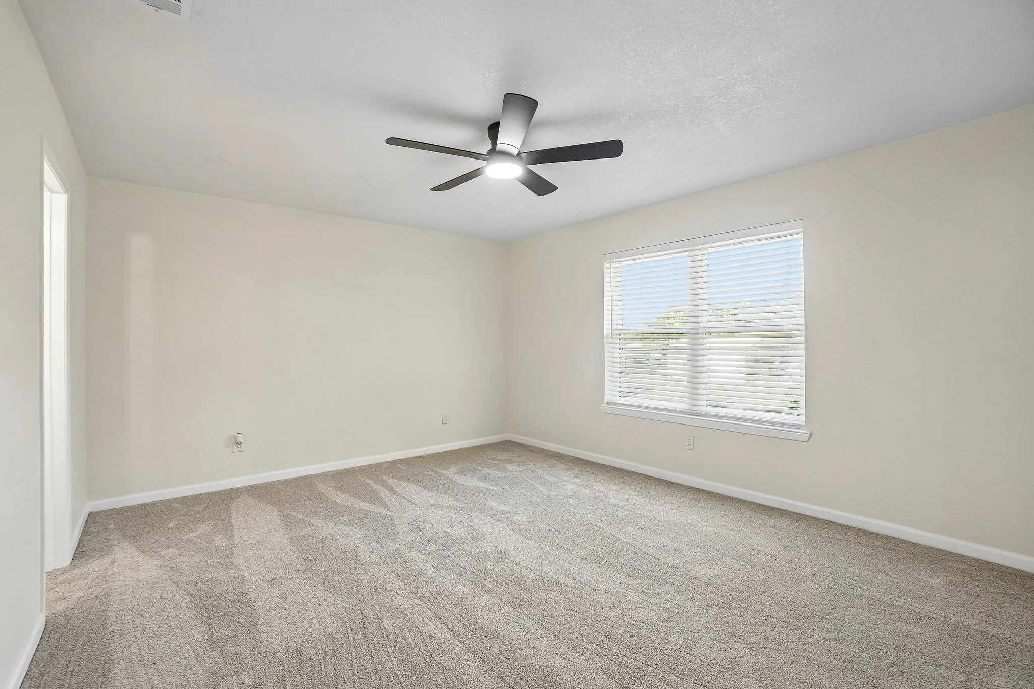 Single Family Residence For Sale in Tarrant County , 5885 Mitchell Saxon Road, Fort Worth, Texas 76140, 3 Bedroom, 2 Bathroom, 2 Garage spaces, 1,590 Sqft, built in 1986, mls#21405313, Real Estate Agent in Fort Worth, Homes For Sale in Tarrant county, Homes For Sale in Fort Worth, Realtor in Fort Worth Texas, Real Estate Brokerage Independent Realty Texas, Luminita Cordes Realtor