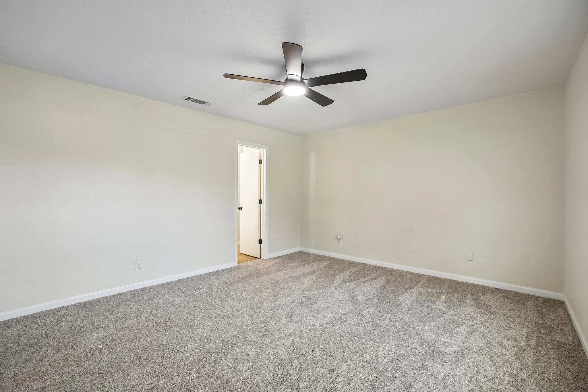 Single Family Residence For Sale in Tarrant County , 5885 Mitchell Saxon Road, Fort Worth, Texas 76140, 3 Bedroom, 2 Bathroom, 2 Garage spaces, 1,590 Sqft, built in 1986, mls#21405313, Real Estate Agent in Fort Worth, Homes For Sale in Tarrant county, Homes For Sale in Fort Worth, Realtor in Fort Worth Texas, Real Estate Brokerage Independent Realty Texas, Luminita Cordes Realtor