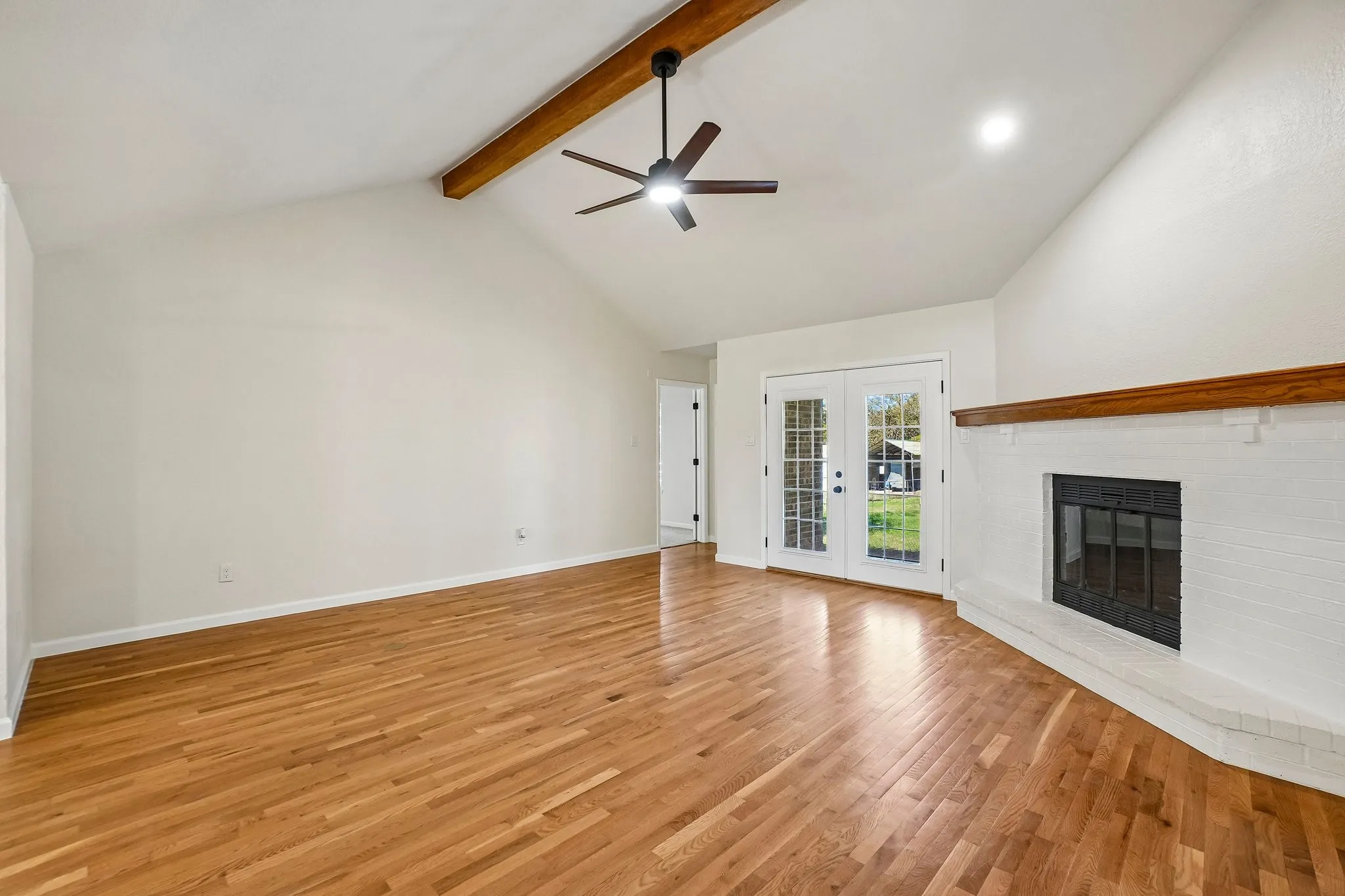Single Family Residence For Sale in Tarrant County , 5885 Mitchell Saxon Road, Fort Worth, Texas 76140, 3 Bedroom, 2 Bathroom, 2 Garage spaces, 1,590 Sqft, built in 1986, mls#21405313, Real Estate Agent in Fort Worth, Homes For Sale in Tarrant county, Homes For Sale in Fort Worth, Realtor in Fort Worth Texas, Real Estate Brokerage Independent Realty Texas, Luminita Cordes Realtor