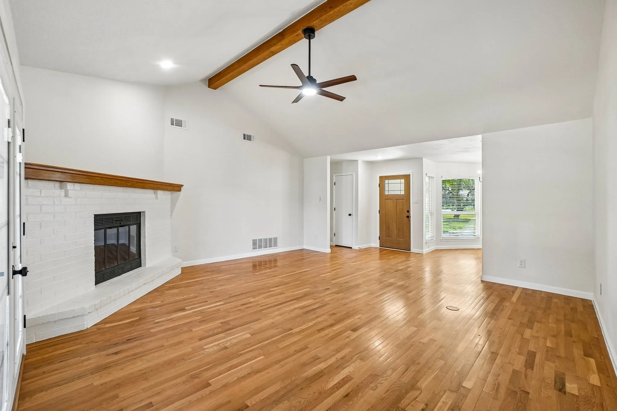 Single Family Residence For Sale in Tarrant County , 5885 Mitchell Saxon Road, Fort Worth, Texas 76140, 3 Bedroom, 2 Bathroom, 2 Garage spaces, 1,590 Sqft, built in 1986, mls#21405313, Real Estate Agent in Fort Worth, Homes For Sale in Tarrant county, Homes For Sale in Fort Worth, Realtor in Fort Worth Texas, Real Estate Brokerage Independent Realty Texas, Luminita Cordes Realtor