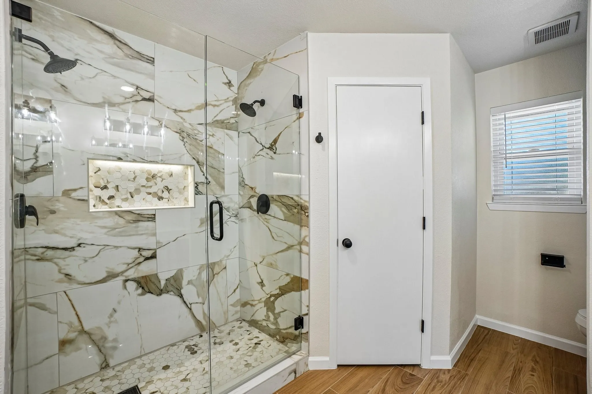 Double Showerheads and Custom Backlighting