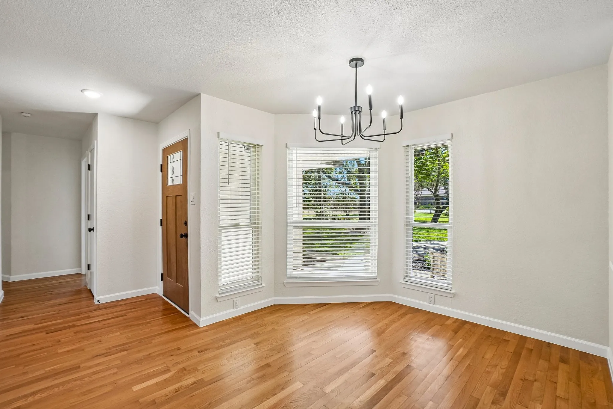Single Family Residence For Sale in Tarrant County , 5885 Mitchell Saxon Road, Fort Worth, Texas 76140, 3 Bedroom, 2 Bathroom, 2 Garage spaces, 1,590 Sqft, built in 1986, mls#21405313, Real Estate Agent in Fort Worth, Homes For Sale in Tarrant county, Homes For Sale in Fort Worth, Realtor in Fort Worth Texas, Real Estate Brokerage Independent Realty Texas, Luminita Cordes Realtor