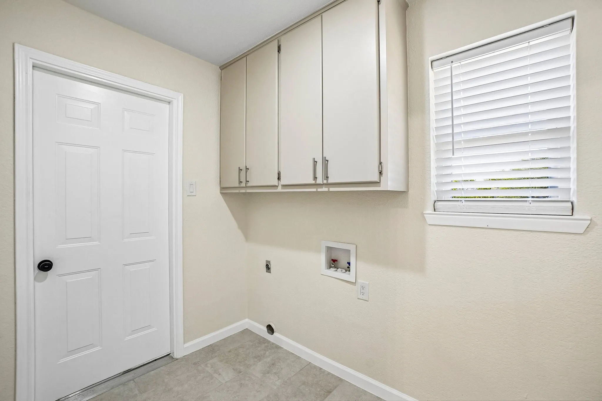 Single Family Residence For Sale in Tarrant County , 5885 Mitchell Saxon Road, Fort Worth, Texas 76140, 3 Bedroom, 2 Bathroom, 2 Garage spaces, 1,590 Sqft, built in 1986, mls#21405313, Real Estate Agent in Fort Worth, Homes For Sale in Tarrant county, Homes For Sale in Fort Worth, Realtor in Fort Worth Texas, Real Estate Brokerage Independent Realty Texas, Luminita Cordes Realtor