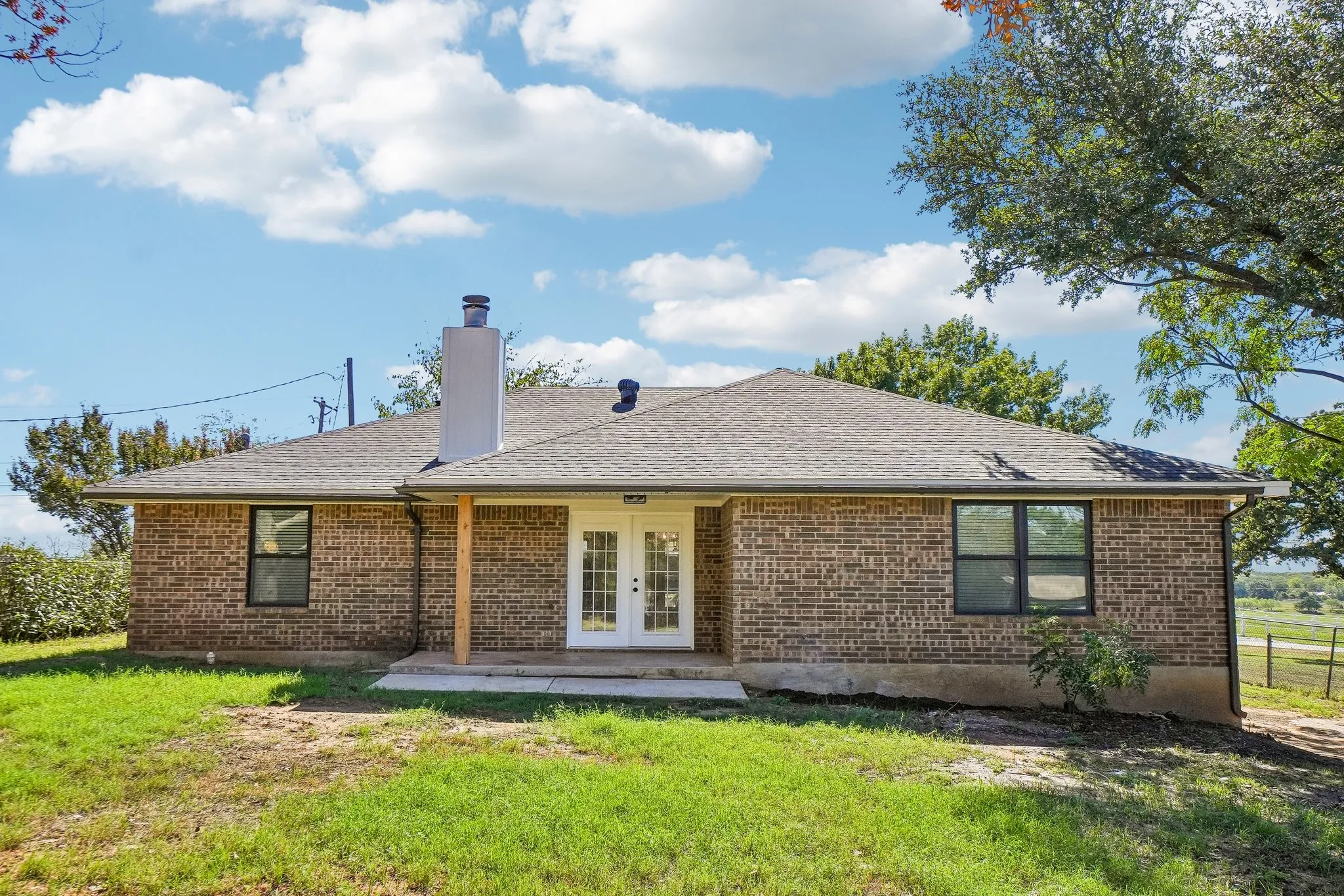 Single Family Residence For Sale in Tarrant County , 5885 Mitchell Saxon Road, Fort Worth, Texas 76140, 3 Bedroom, 2 Bathroom, 2 Garage spaces, 1,590 Sqft, built in 1986, mls#21405313, Real Estate Agent in Fort Worth, Homes For Sale in Tarrant county, Homes For Sale in Fort Worth, Realtor in Fort Worth Texas, Real Estate Brokerage Independent Realty Texas, Luminita Cordes Realtor