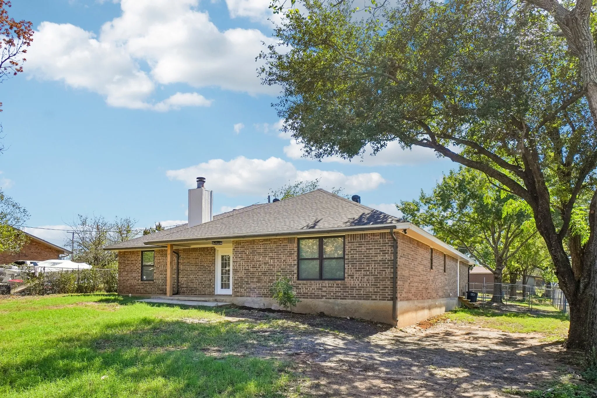 Single Family Residence For Sale in Tarrant County , 5885 Mitchell Saxon Road, Fort Worth, Texas 76140, 3 Bedroom, 2 Bathroom, 2 Garage spaces, 1,590 Sqft, built in 1986, mls#21405313, Real Estate Agent in Fort Worth, Homes For Sale in Tarrant county, Homes For Sale in Fort Worth, Realtor in Fort Worth Texas, Real Estate Brokerage Independent Realty Texas, Luminita Cordes Realtor