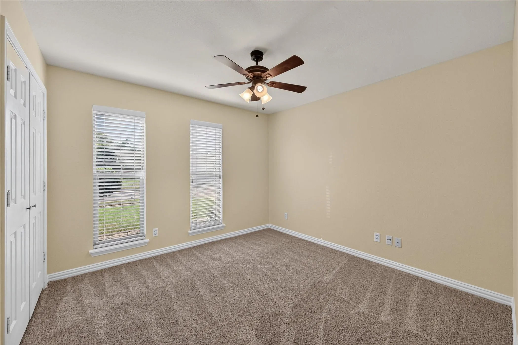 Single Family Residence For Sale in Tarrant County , 521 E Glendale Street, Crowley, Texas 76036, 3 Bedroom, 2 Bathroom, 2 Garage spaces, 1,227 Sqft, built in 1969, mls#21404327, Real Estate Agent in Crowley, Homes For Sale in Tarrant county, Homes For Sale in Crowley, Realtor in Crowley Texas, Real Estate Brokerage Independent Realty Texas, Luminita Cordes Realtor