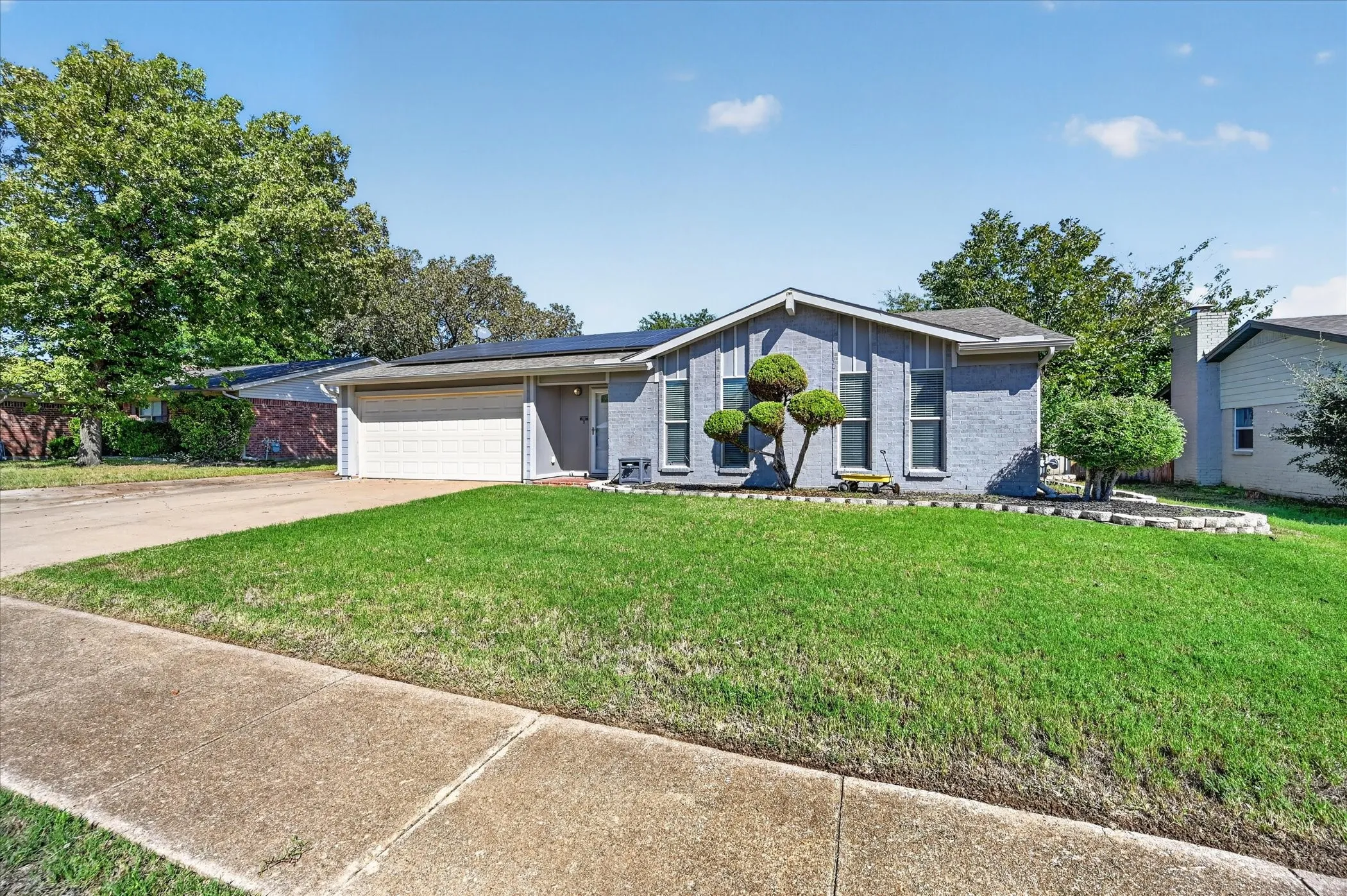 Single Family Residence For Sale in Tarrant County , 521 E Glendale Street, Crowley, Texas 76036, 3 Bedroom, 2 Bathroom, 2 Garage spaces, 1,227 Sqft, built in 1969, mls#21404327, Real Estate Agent in Crowley, Homes For Sale in Tarrant county, Homes For Sale in Crowley, Realtor in Crowley Texas, Real Estate Brokerage Independent Realty Texas, Luminita Cordes Realtor