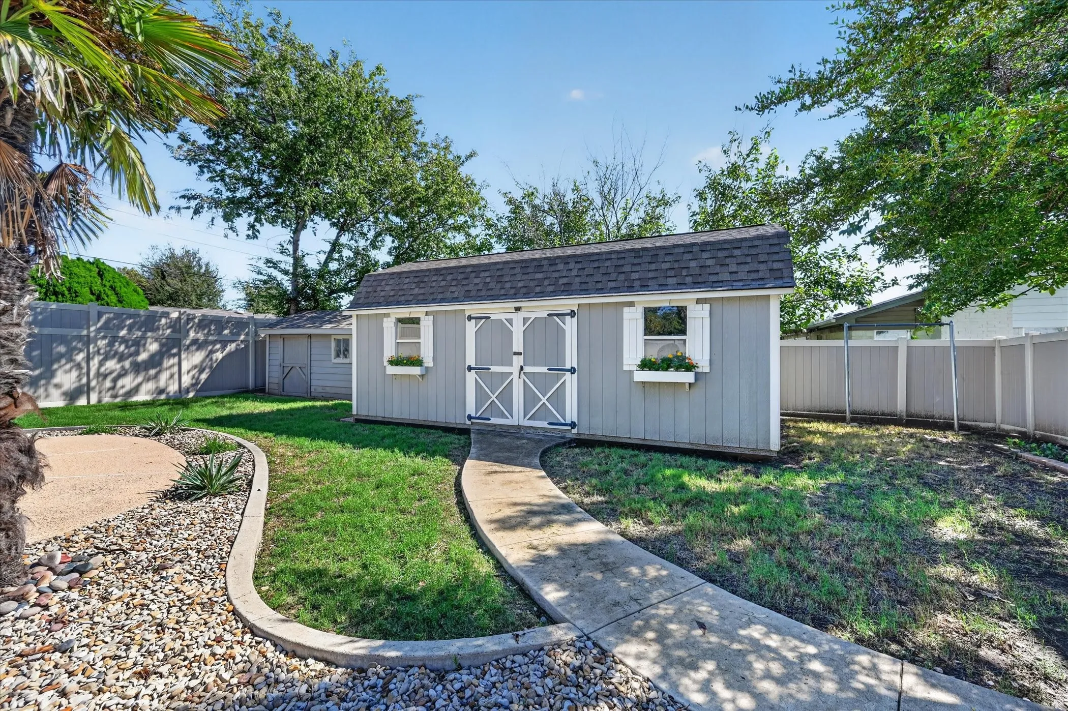 Single Family Residence For Sale in Tarrant County , 521 E Glendale Street, Crowley, Texas 76036, 3 Bedroom, 2 Bathroom, 2 Garage spaces, 1,227 Sqft, built in 1969, mls#21404327, Real Estate Agent in Crowley, Homes For Sale in Tarrant county, Homes For Sale in Crowley, Realtor in Crowley Texas, Real Estate Brokerage Independent Realty Texas, Luminita Cordes Realtor