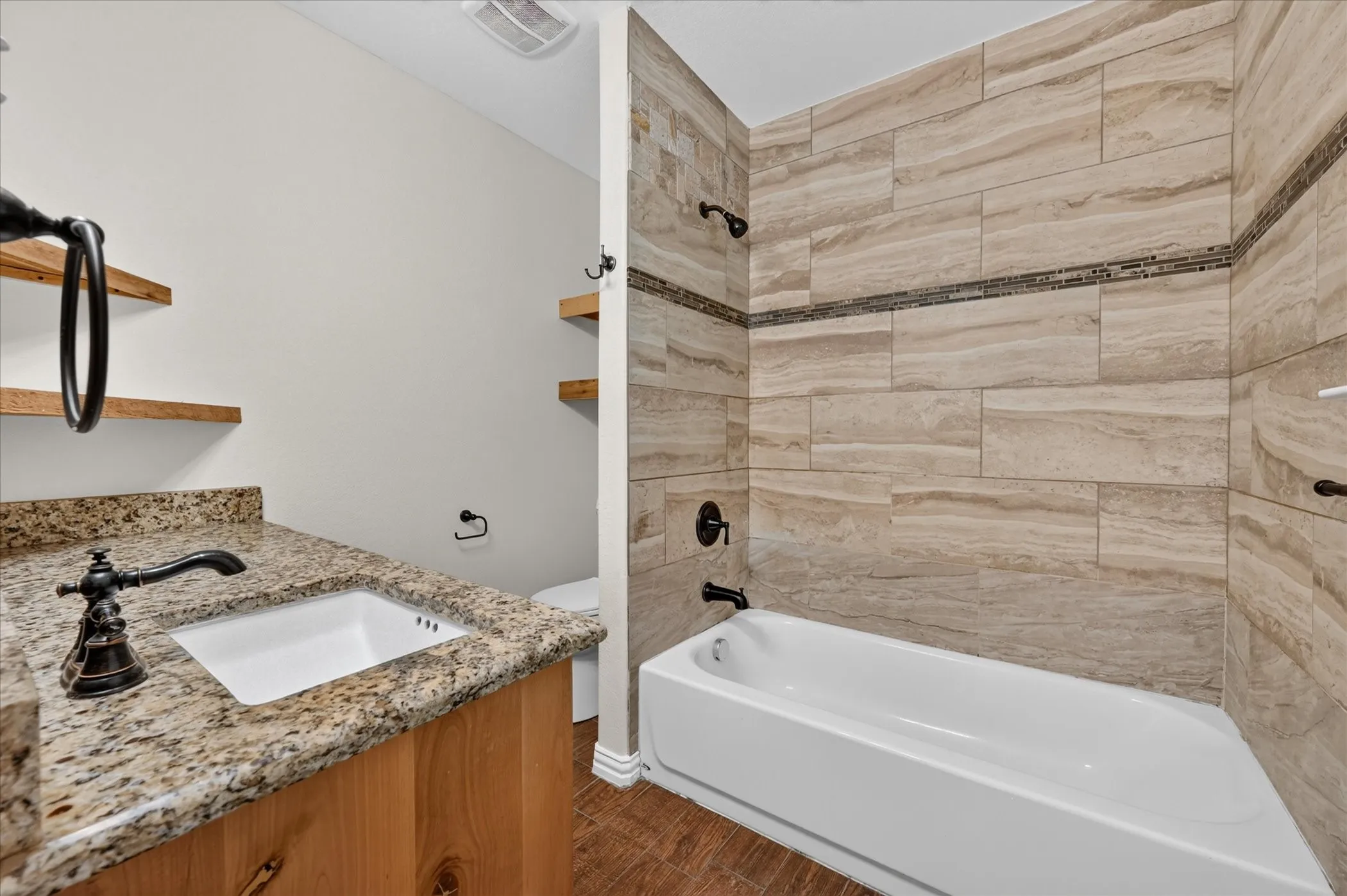 Single Family Residence For Sale in Tarrant County , 521 E Glendale Street, Crowley, Texas 76036, 3 Bedroom, 2 Bathroom, 2 Garage spaces, 1,227 Sqft, built in 1969, mls#21404327, Real Estate Agent in Crowley, Homes For Sale in Tarrant county, Homes For Sale in Crowley, Realtor in Crowley Texas, Real Estate Brokerage Independent Realty Texas, Luminita Cordes Realtor