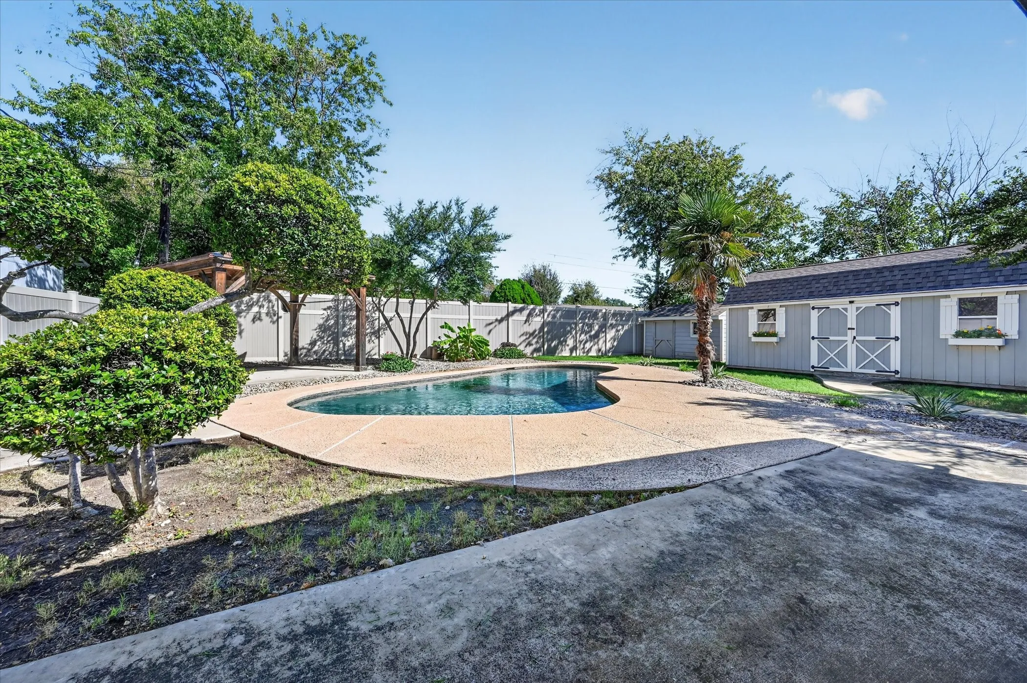 Single Family Residence For Sale in Tarrant County , 521 E Glendale Street, Crowley, Texas 76036, 3 Bedroom, 2 Bathroom, 2 Garage spaces, 1,227 Sqft, built in 1969, mls#21404327, Real Estate Agent in Crowley, Homes For Sale in Tarrant county, Homes For Sale in Crowley, Realtor in Crowley Texas, Real Estate Brokerage Independent Realty Texas, Luminita Cordes Realtor