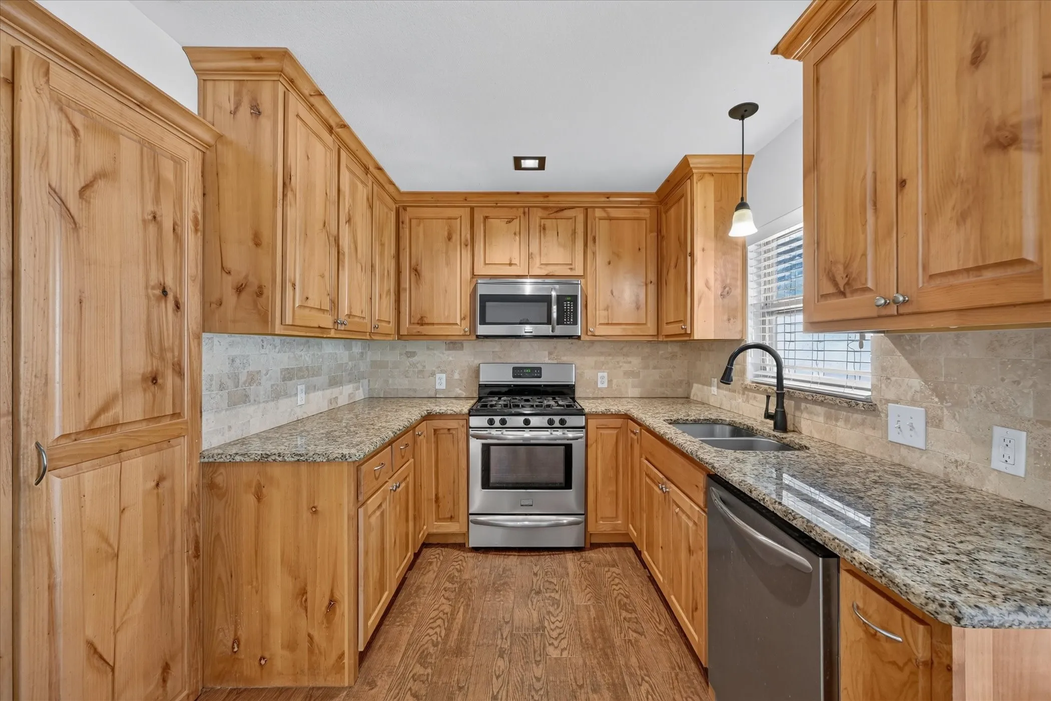 Single Family Residence For Sale in Tarrant County , 521 E Glendale Street, Crowley, Texas 76036, 3 Bedroom, 2 Bathroom, 2 Garage spaces, 1,227 Sqft, built in 1969, mls#21404327, Real Estate Agent in Crowley, Homes For Sale in Tarrant county, Homes For Sale in Crowley, Realtor in Crowley Texas, Real Estate Brokerage Independent Realty Texas, Luminita Cordes Realtor