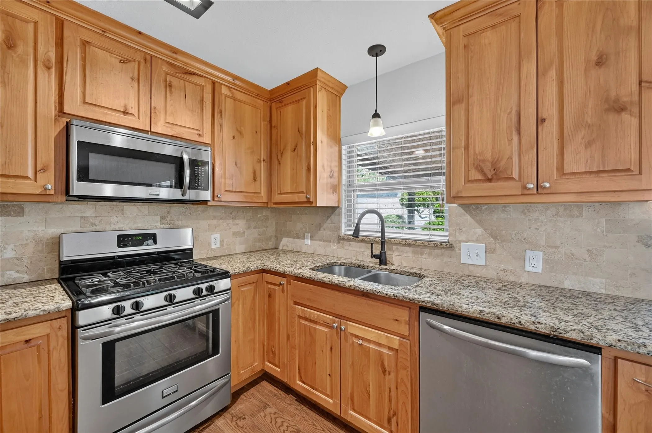 Single Family Residence For Sale in Tarrant County , 521 E Glendale Street, Crowley, Texas 76036, 3 Bedroom, 2 Bathroom, 2 Garage spaces, 1,227 Sqft, built in 1969, mls#21404327, Real Estate Agent in Crowley, Homes For Sale in Tarrant county, Homes For Sale in Crowley, Realtor in Crowley Texas, Real Estate Brokerage Independent Realty Texas, Luminita Cordes Realtor
