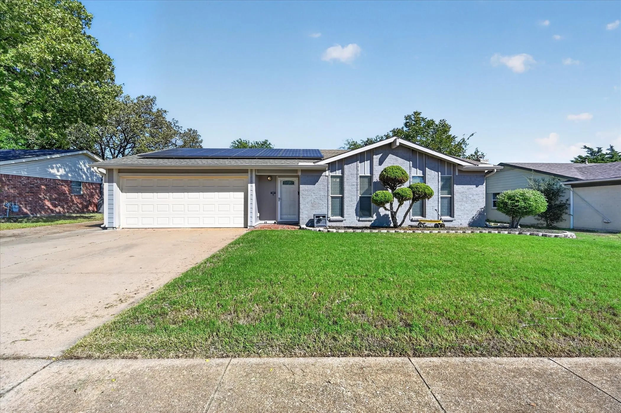 Single Family Residence For Sale in Tarrant County , 521 E Glendale Street, Crowley, Texas 76036, 3 Bedroom, 2 Bathroom, 2 Garage spaces, 1,227 Sqft, built in 1969, mls#21404327, Real Estate Agent in Crowley, Homes For Sale in Tarrant county, Homes For Sale in Crowley, Realtor in Crowley Texas, Real Estate Brokerage Independent Realty Texas, Luminita Cordes Realtor